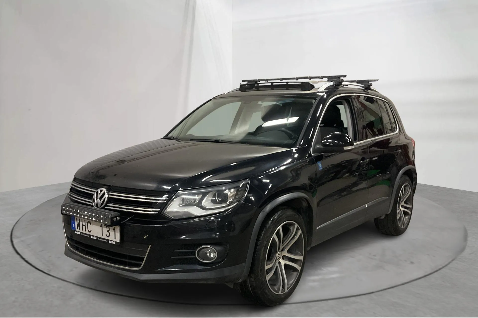 Presentationsfoto 1 av 20: VW Tiguan 2.0 TDI 4MOTION BlueMotion Technology (140hk) - 27 026 mil - Automat - svart - 2013