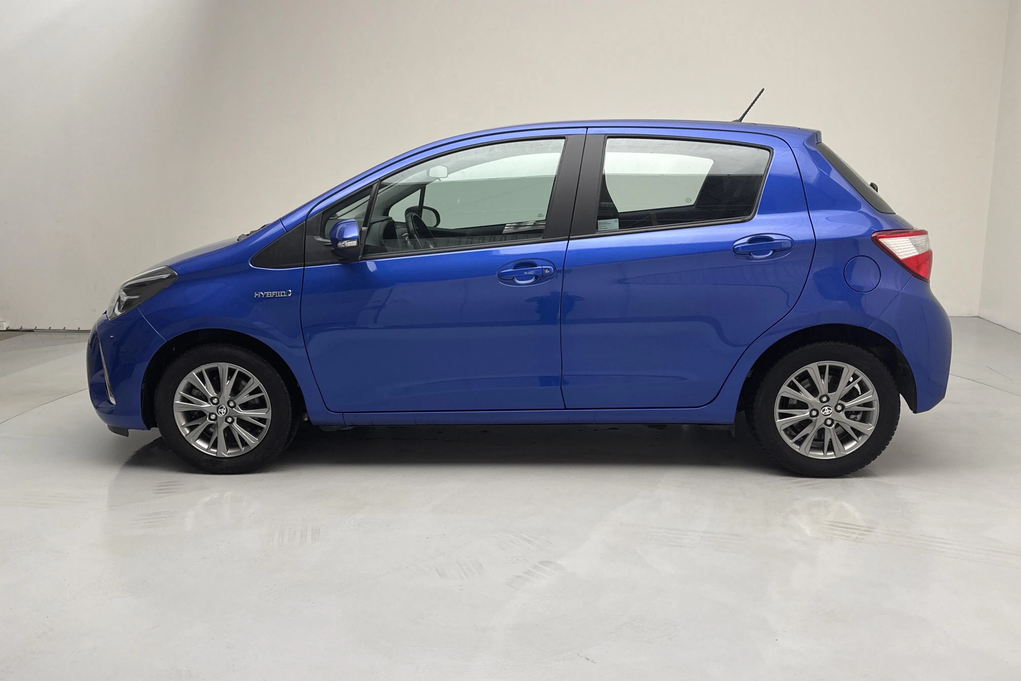 Presentationsfoto 2 av 12: Toyota Yaris 1.5 Hybrid 5dr (101hk) - 6 822 mil - Automat - blå - 2018