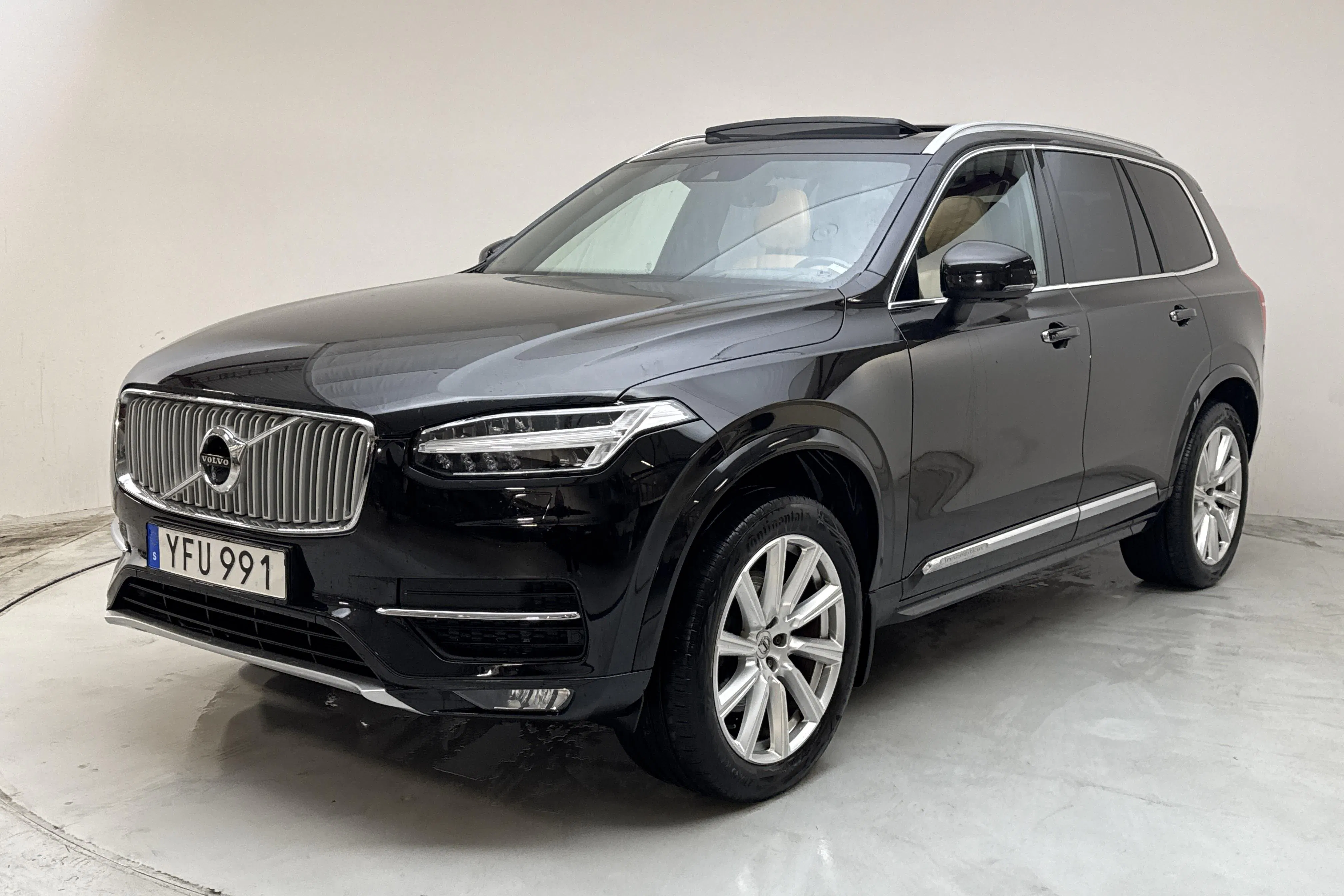 Presentationsfoto 1 av 18: Volvo XC90 D5 AWD (235hk) - 11 943 mil - Automat - svart - 2017
