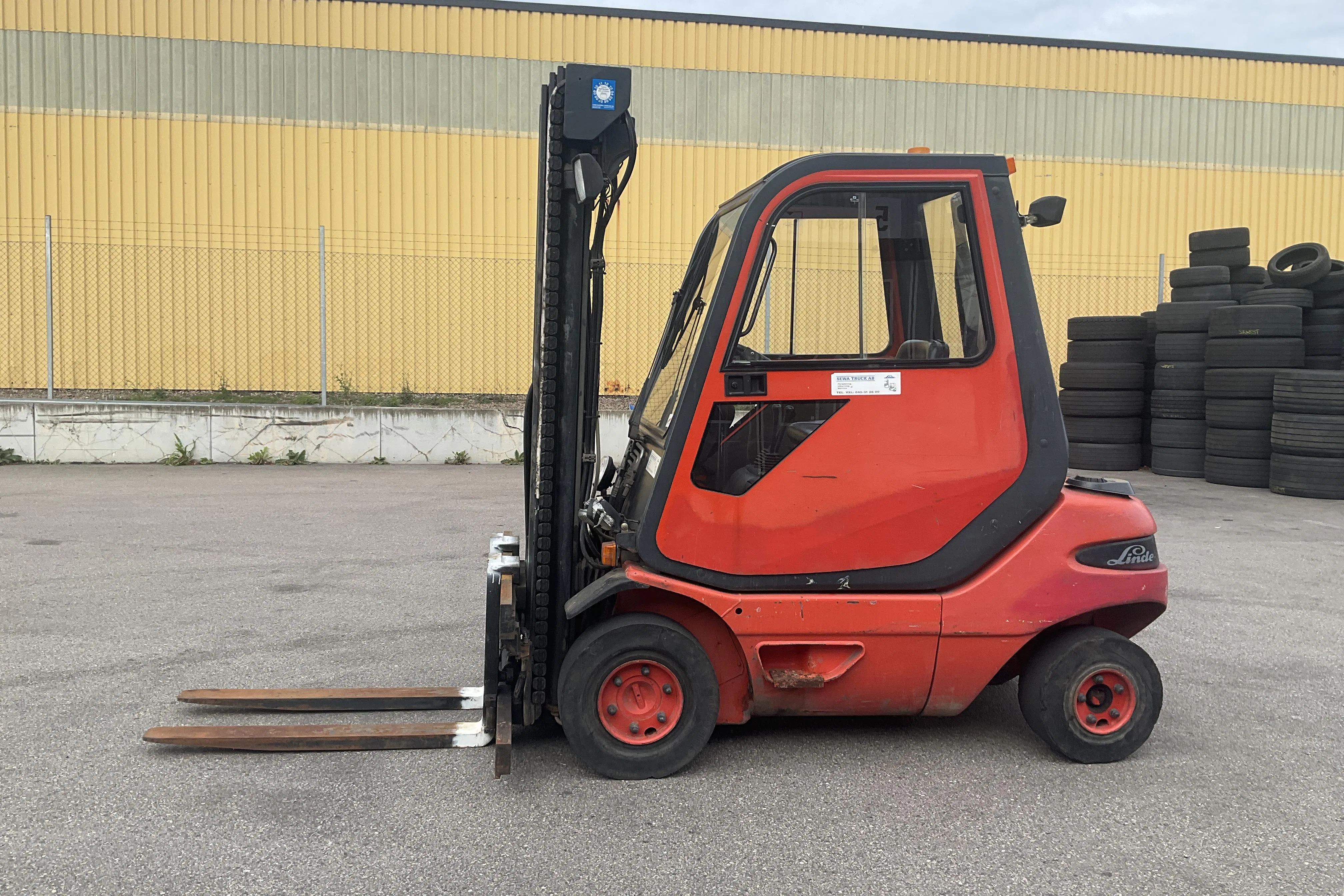 Presentationsfoto 1 av 23: Linde H25D motviktstruck - 0 km - 1995