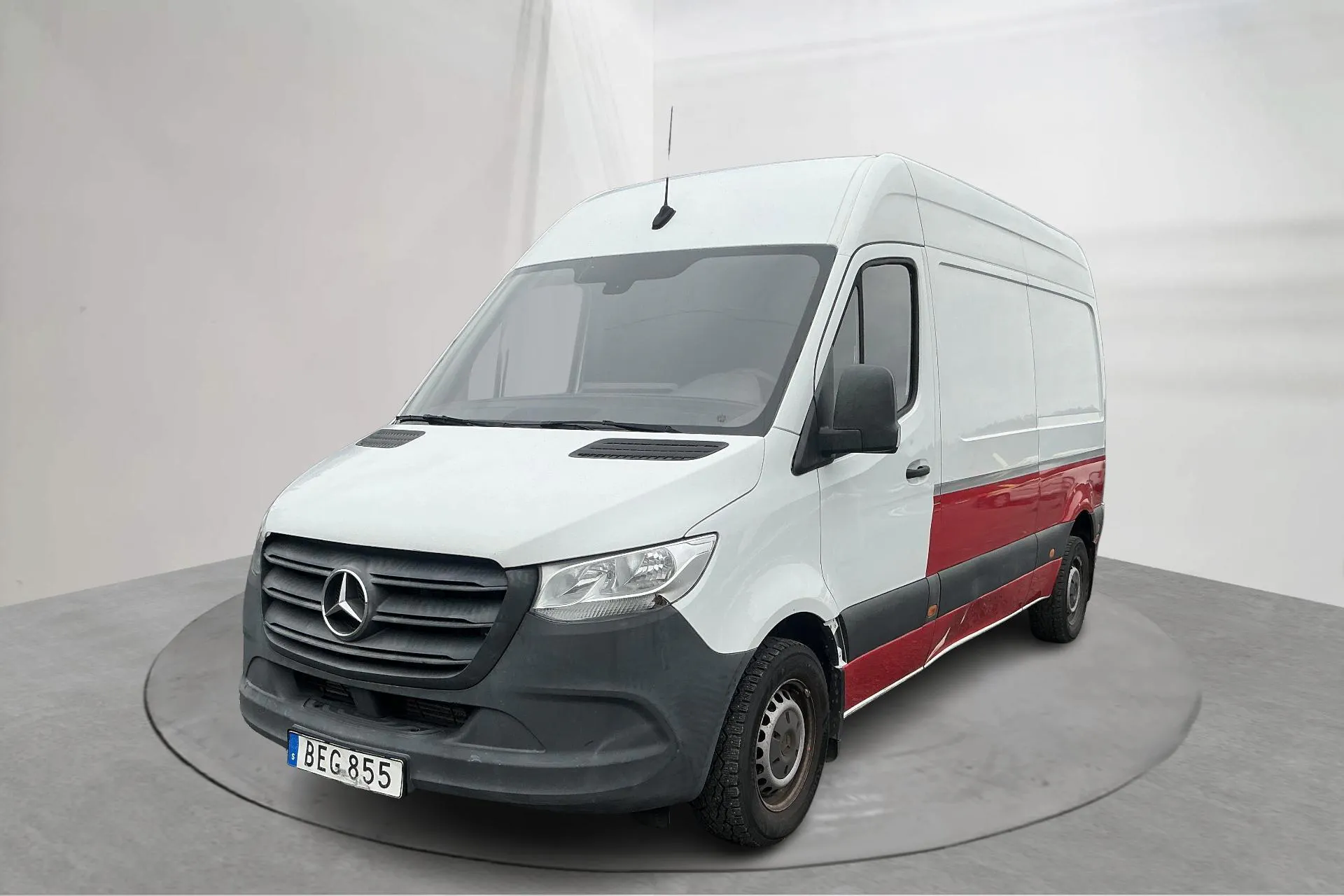 Presentationsfoto 1 av 14: Mercedes Sprinter 211 CDI Skåp 2WD (114hk) - 25 587 mil - Automat - vit - 2021