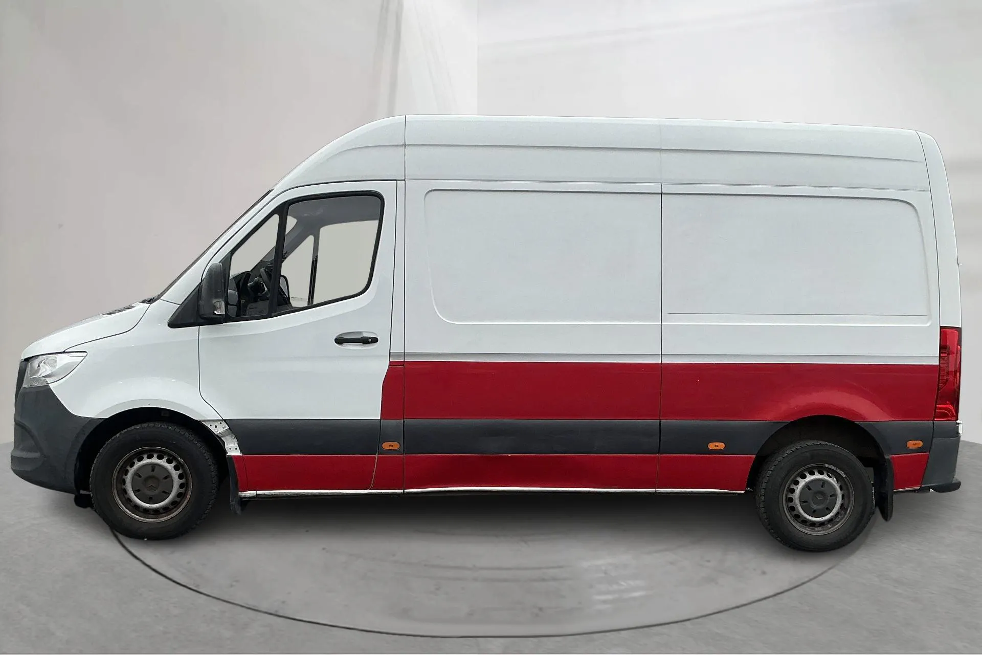 Presentationsfoto 2 av 14: Mercedes Sprinter 211 CDI Skåp 2WD (114hk) - 25 587 mil - Automat - vit - 2021