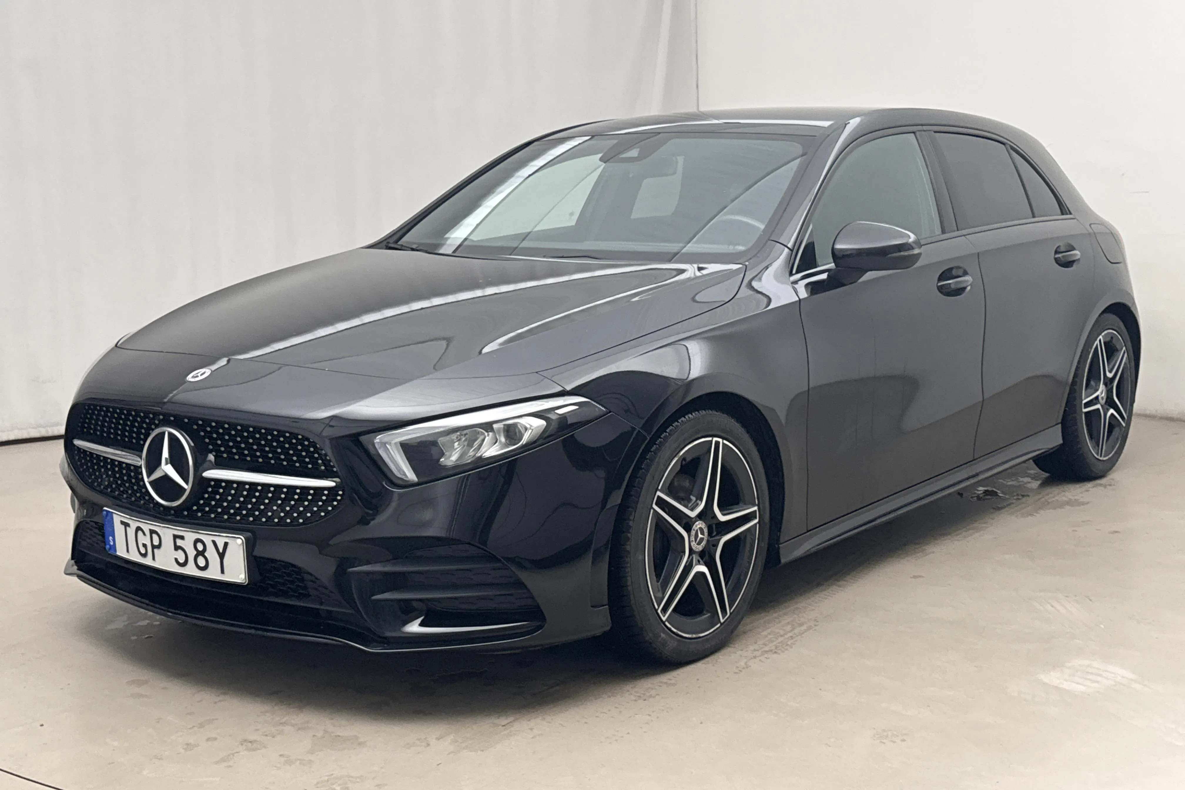 Presentationsfoto 1 av 14: Mercedes A 180 5dr W177 (136hk) - 10 065 mil - Automat - svart - 2020