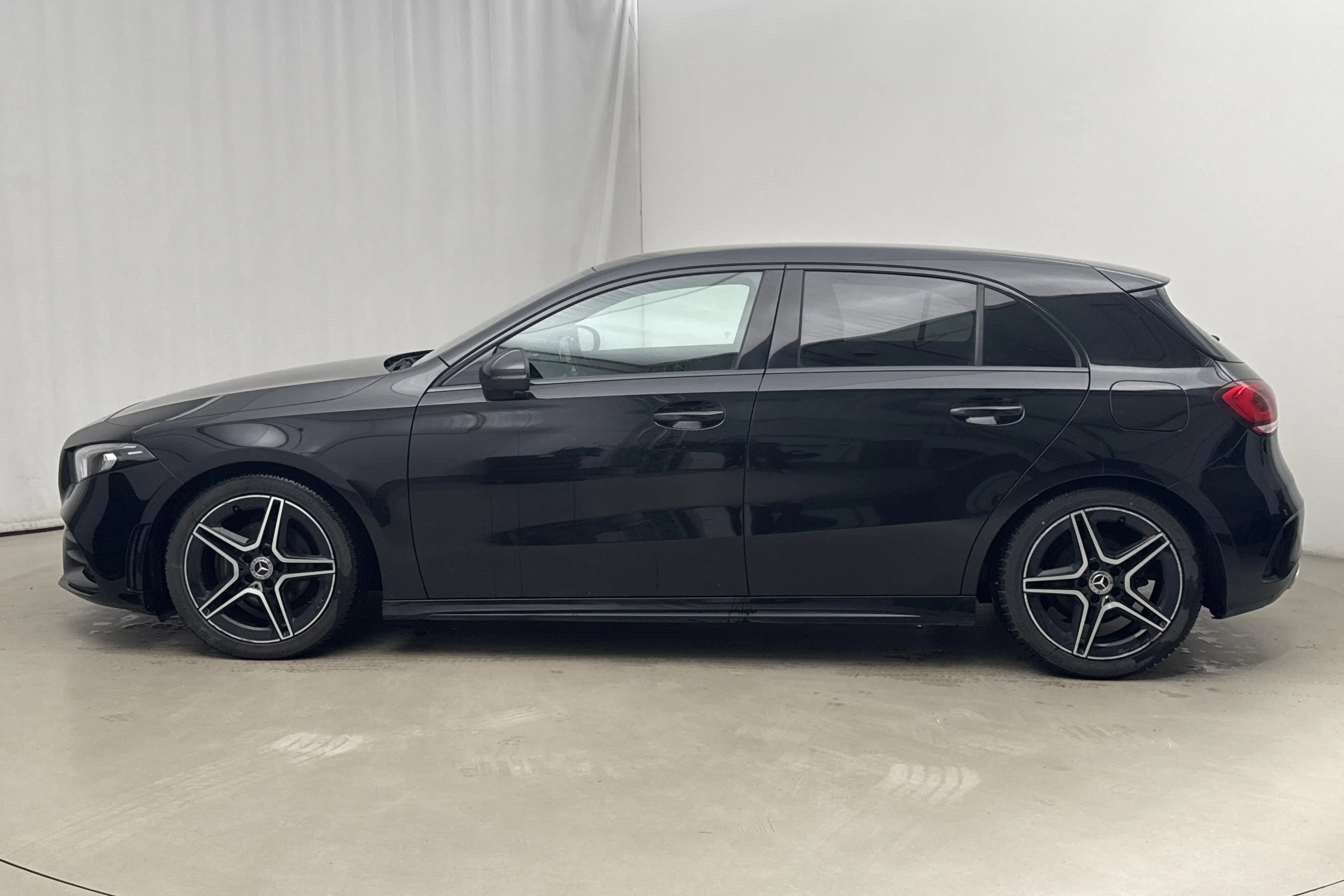 Presentationsfoto 2 av 14: Mercedes A 180 5dr W177 (136hk) - 10 065 mil - Automat - svart - 2020