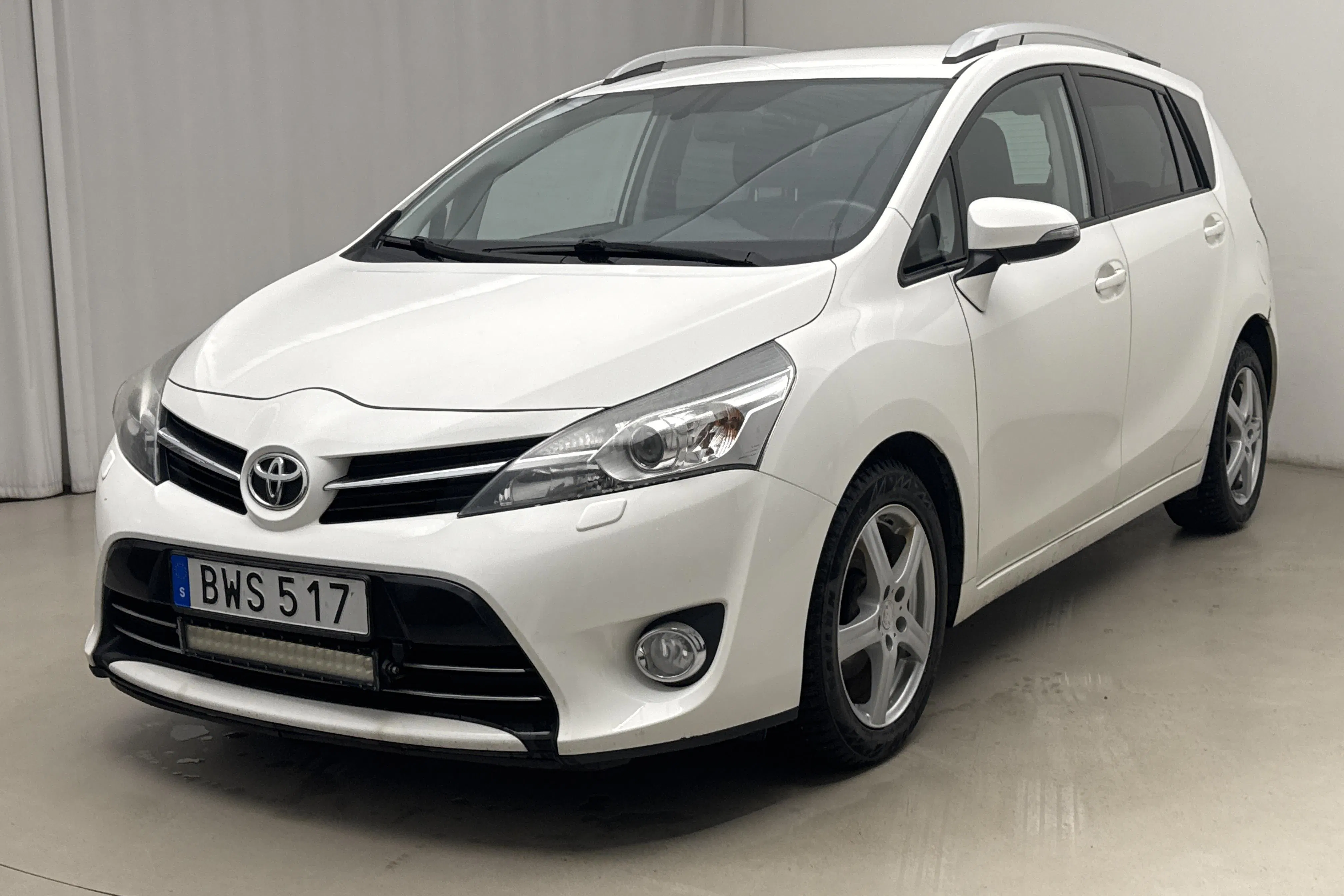 Presentationsfoto 1 av 19: Toyota Verso 1.6 D-4D DPF (112hk) - 24 721 mil - Manuell - vit - 2016