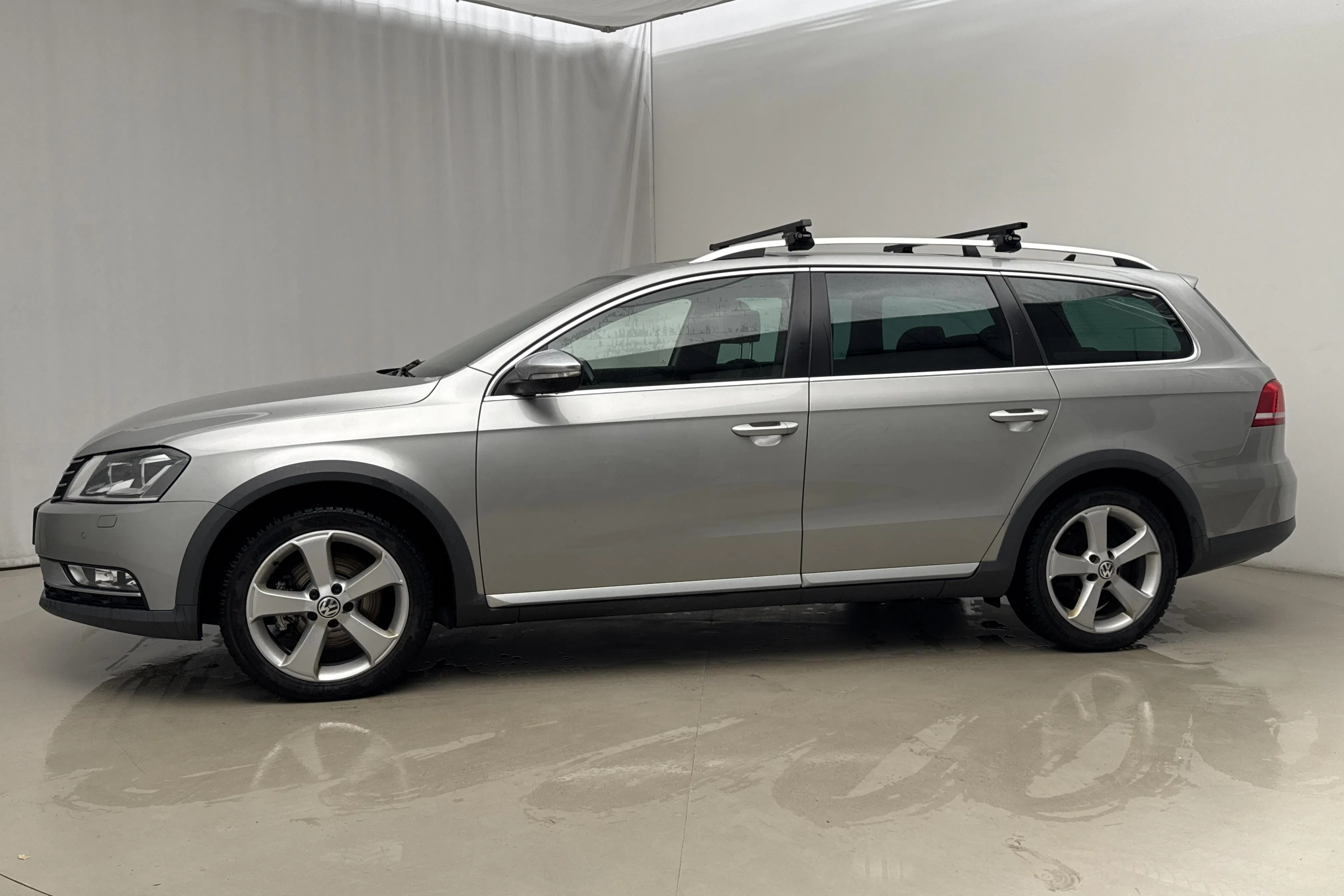 Presentation photo 2 of 23: VW Passat Alltrack 2.0 TDI BlueMotion Technology 4Motion (177hk) - 212 340 km - Automatic - silver - 2015