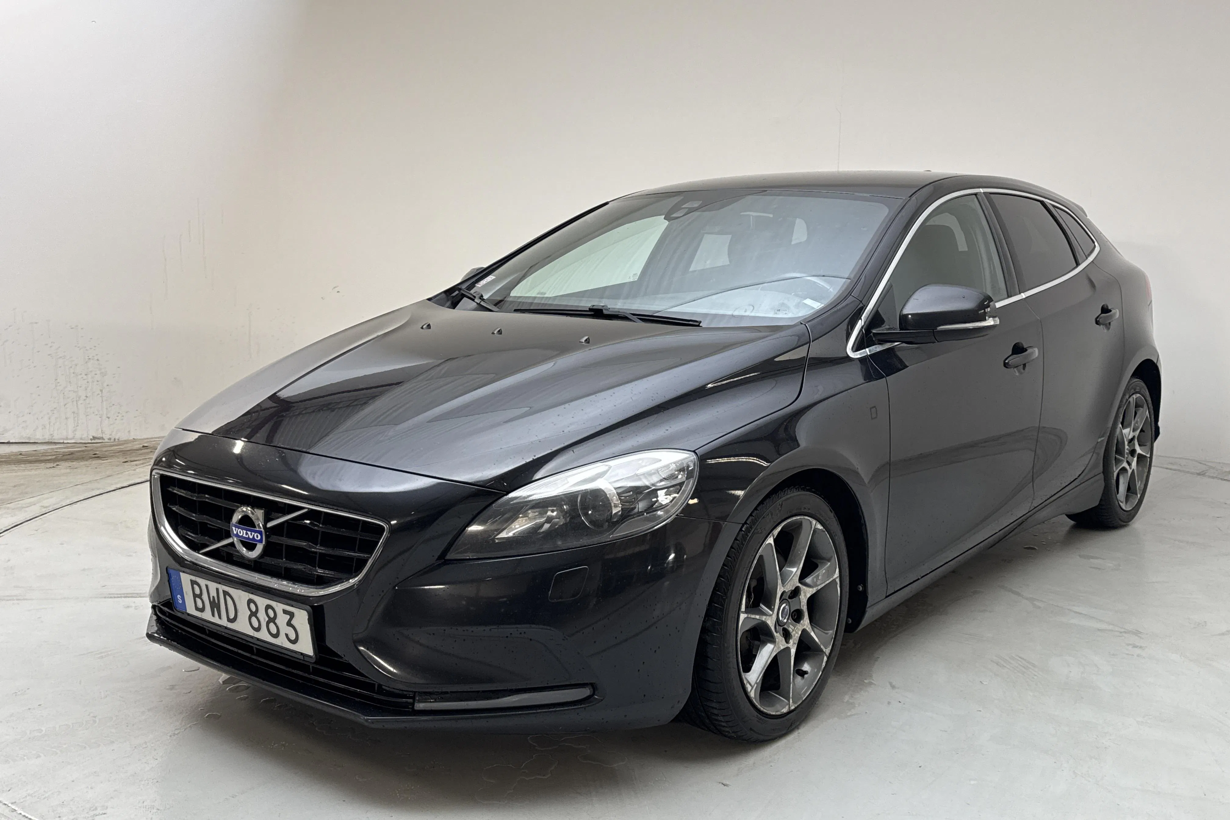 Presentationsfoto 1 av 13: Volvo V40 D2 (115hk) - 25 069 mil - Manuell - svart - 2015
