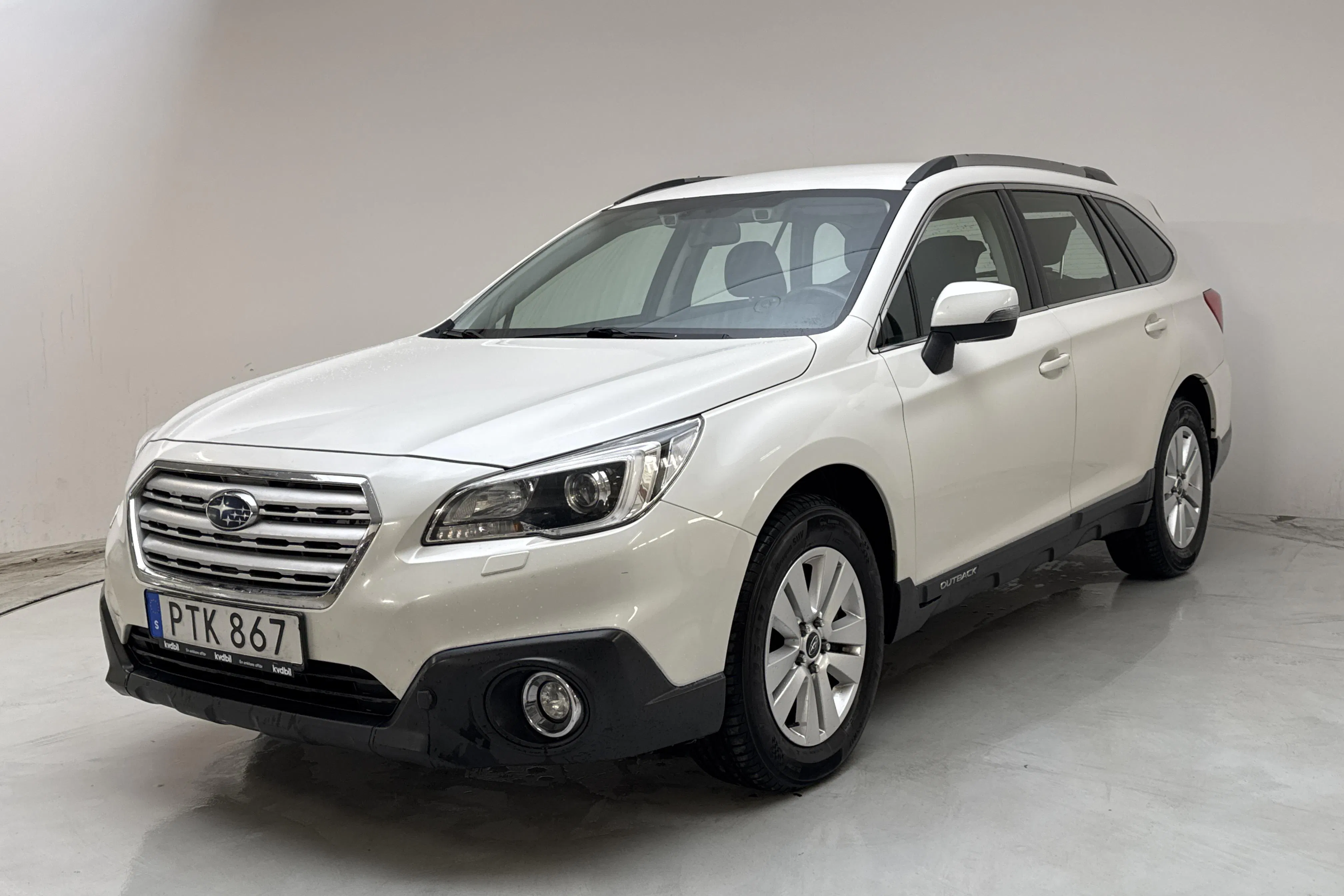 Presentationsfoto 1 av 13: Subaru Outback 2.0D (150hk) - 26 504 mil - Automat - vit - 2016