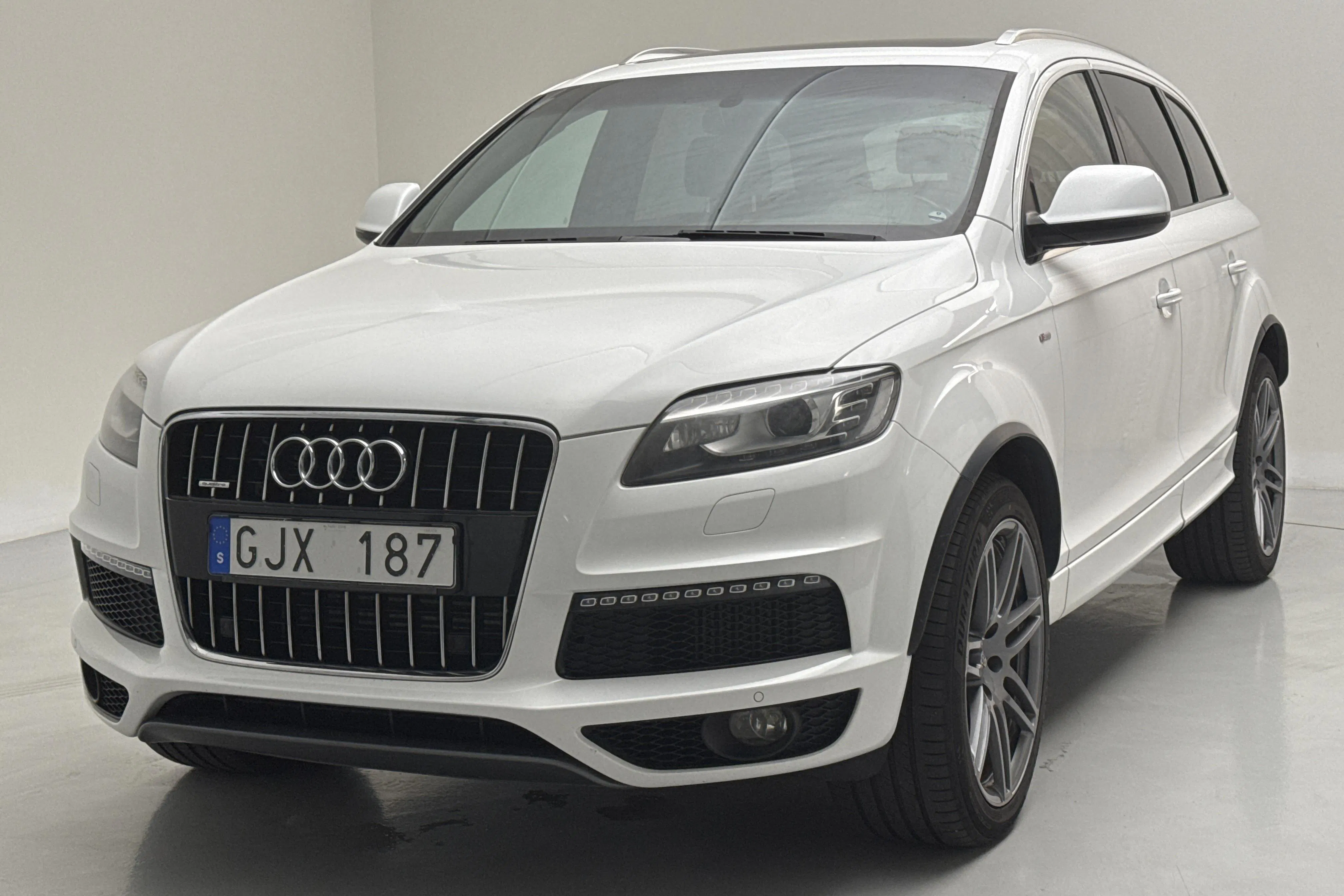 Presentation photo 1 of 19: Audi Q7 4.2 TDI quattro (340hk) - 223 790 km - Automatic - white - 2010