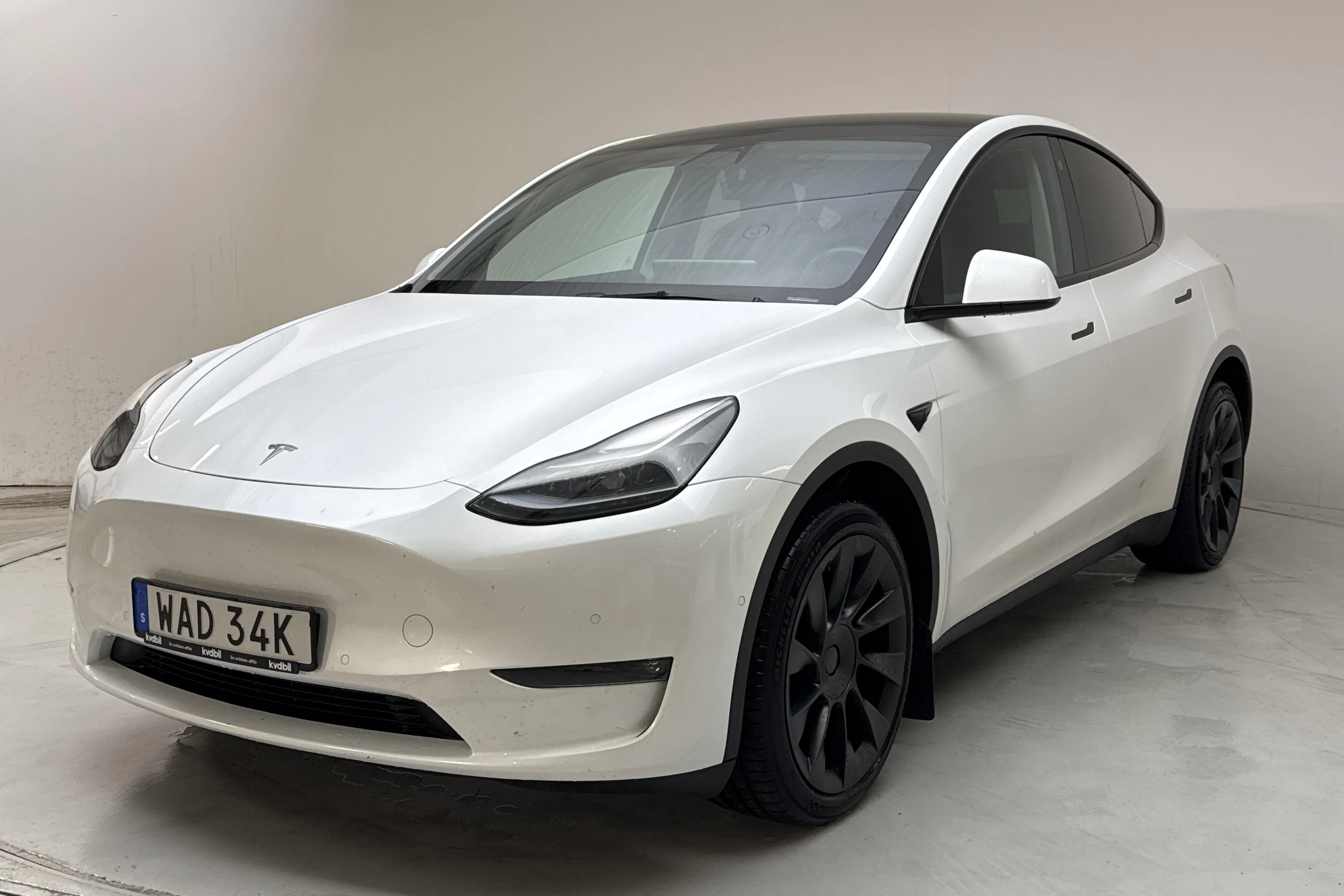 Presentationsfoto 1 av 19: Tesla Model Y Long Range Dual Motor AWD - 12 205 mil - Automat - vit - 2022