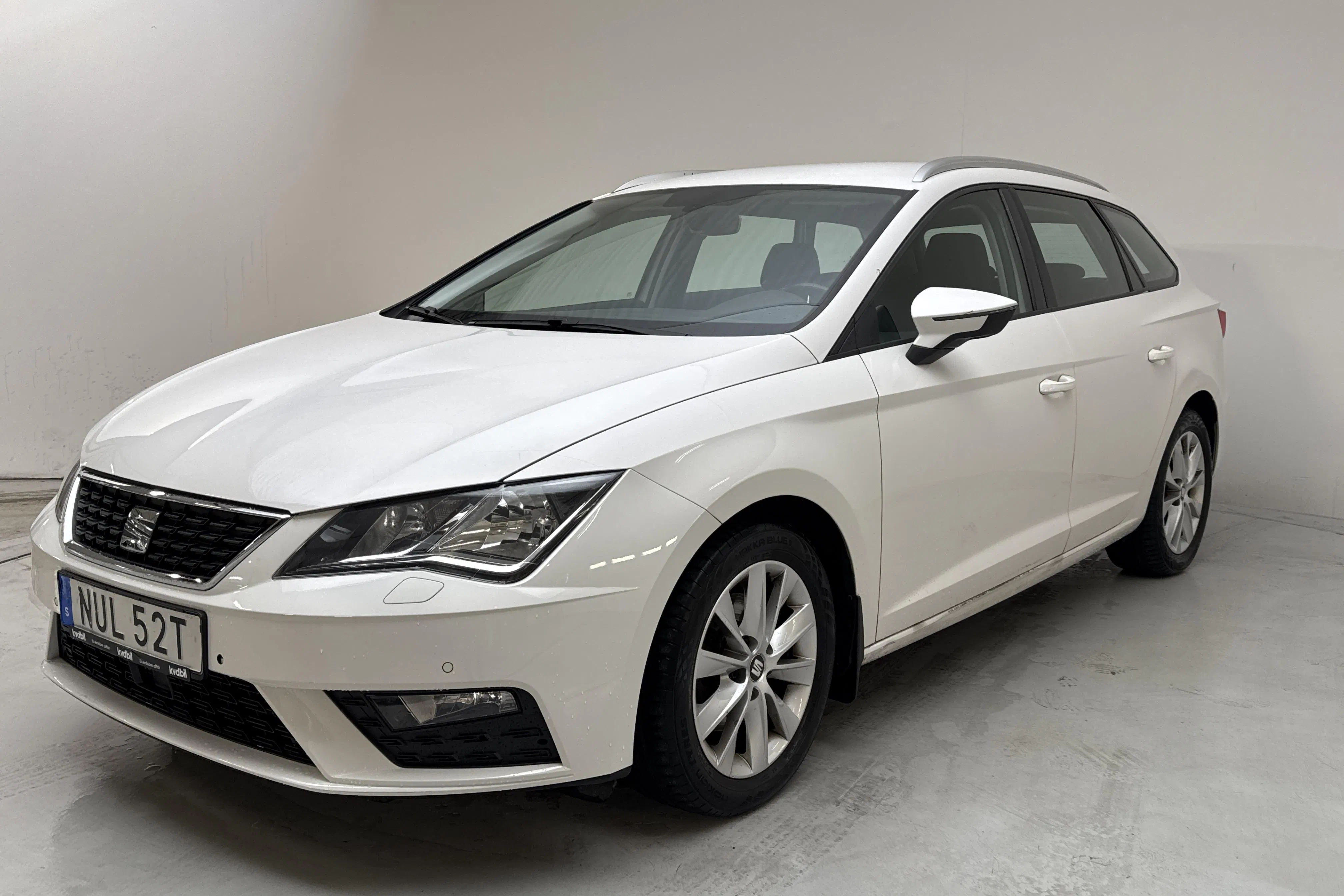 Presentationsfoto 1 av 12: Seat Leon 1.5 TGI ST (130hk) - 7 341 mil - Automat - vit - 2019