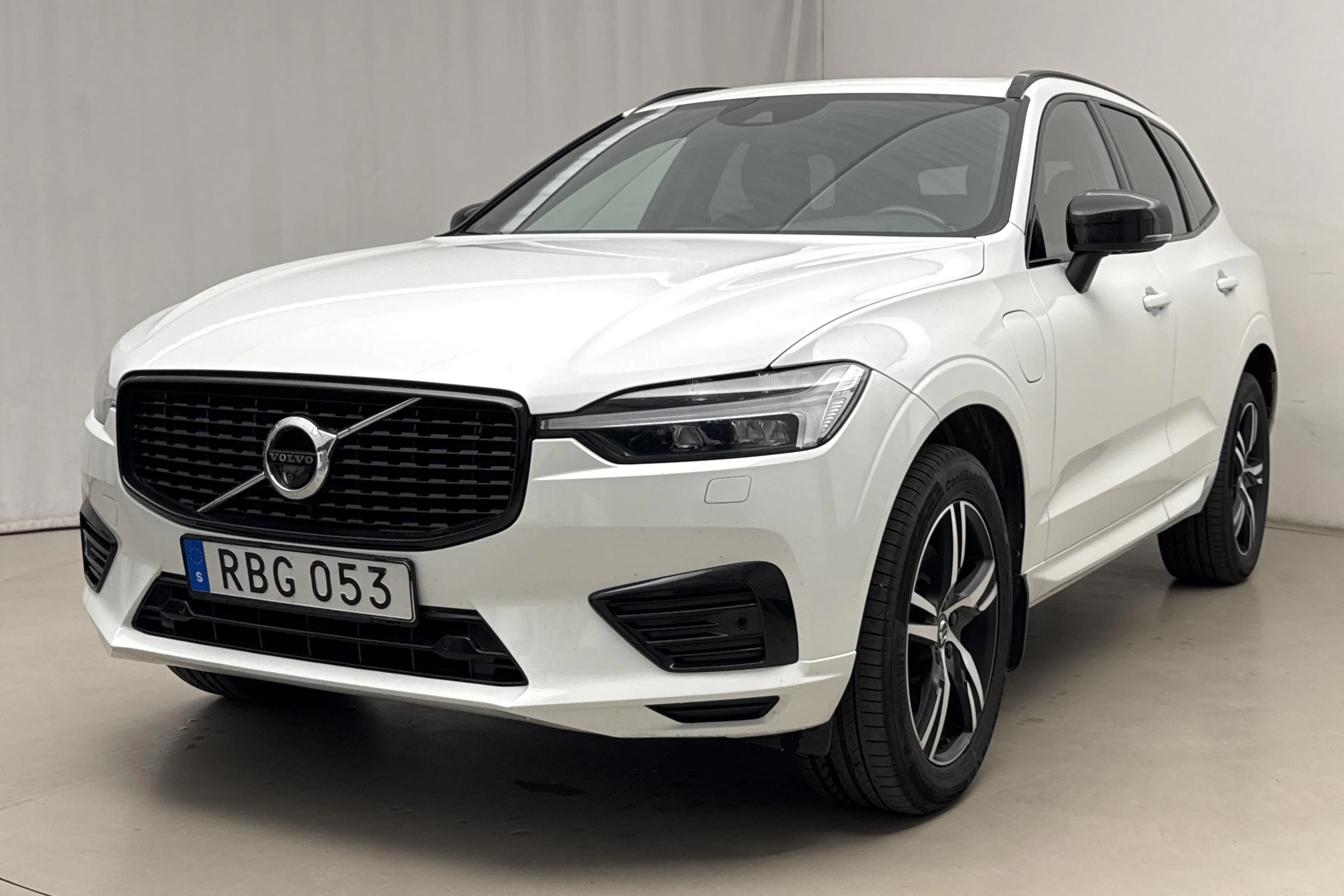 Presentationsfoto 1 av 27: Volvo XC60 T6 AWD Recharge (340hk) - 13 366 mil - Automat - vit - 2021