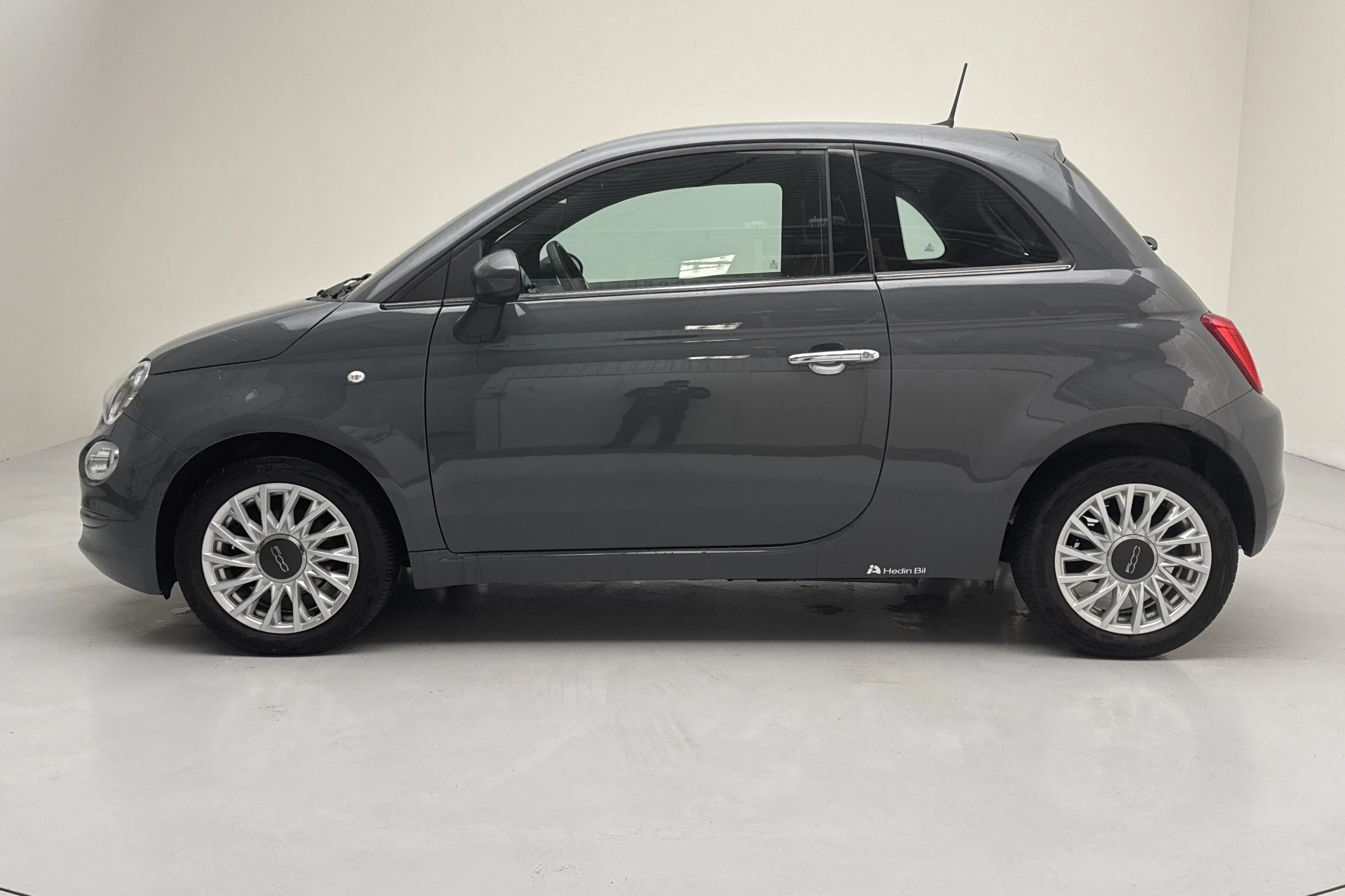 Presentationsfoto 2 av 12: Fiat 500 1.2 (69hk) - 6 516 mil - Manuell - grå - 2020