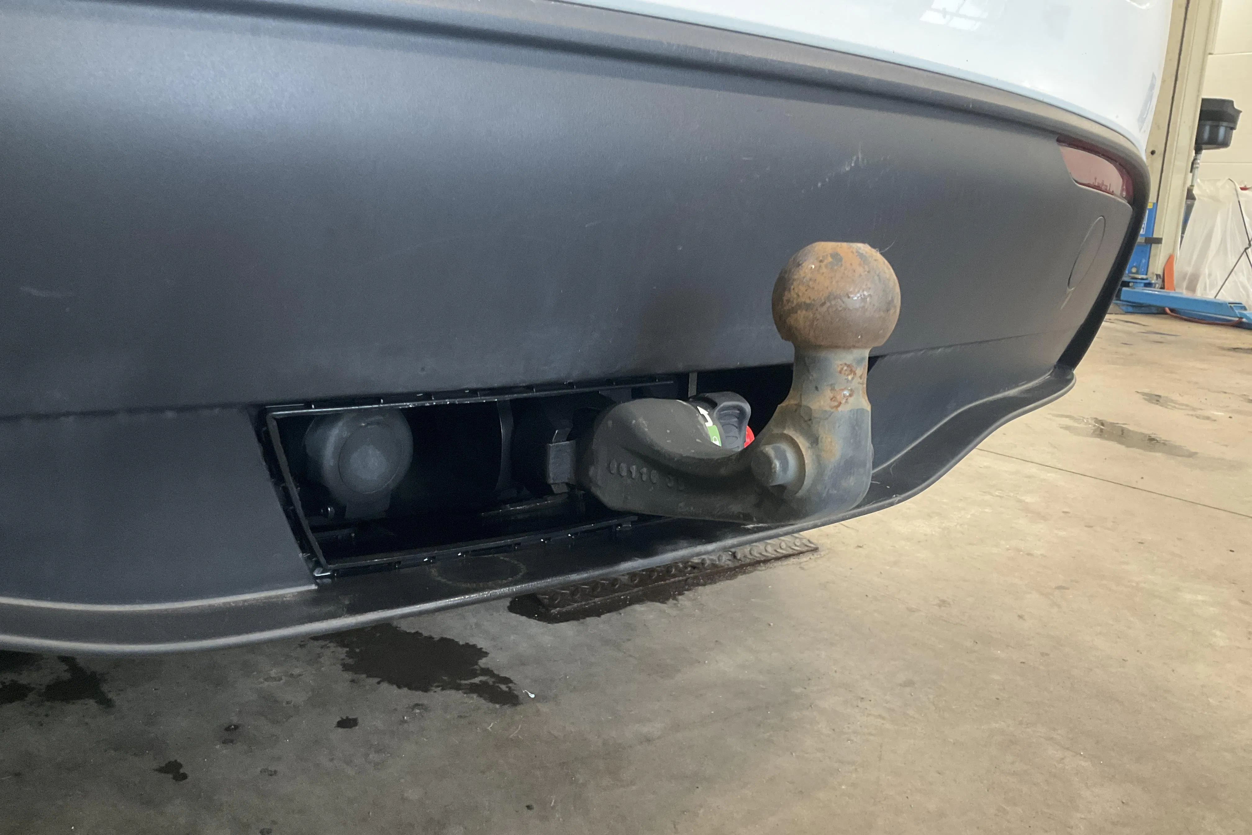 Presentation photo 20 of 20: Tesla Model Y Long Range Dual Motor AWD - 99 300 km - Automatic - white - 2023