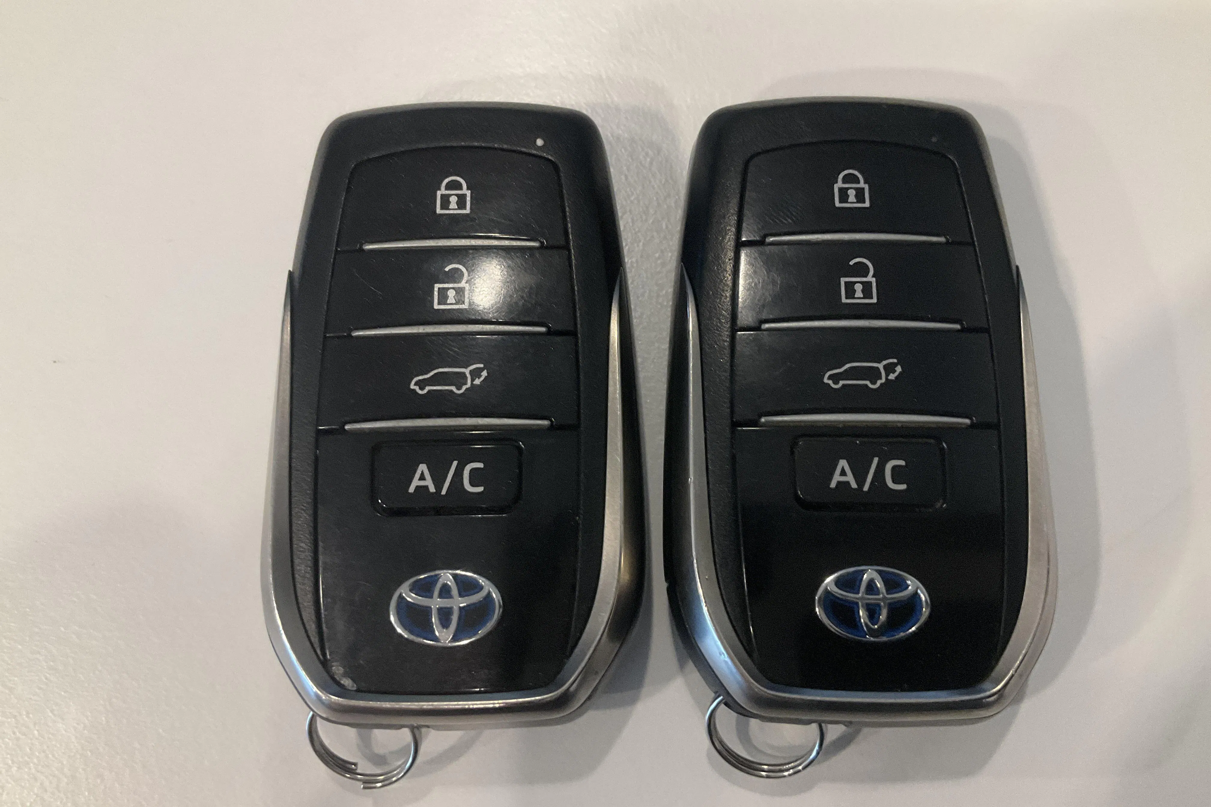 Presentation photo 20 of 20: Toyota RAV4 2.5 Plug-in Hybrid AWDi (306hk) - 136 420 km - Automatic - dark grey - 2022