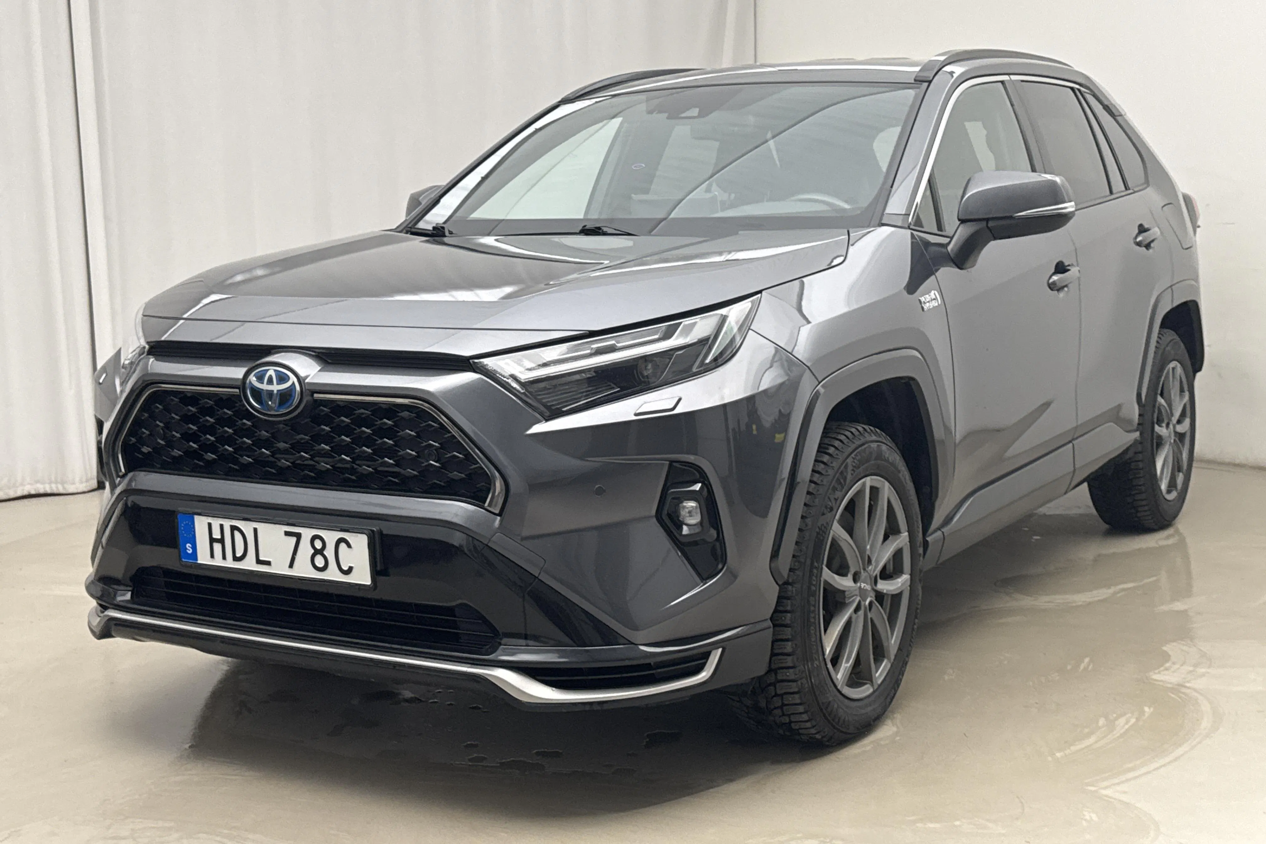 Presentation photo 1 of 20: Toyota RAV4 2.5 Plug-in Hybrid AWDi (306hk) - 136 420 km - Automatic - dark grey - 2022