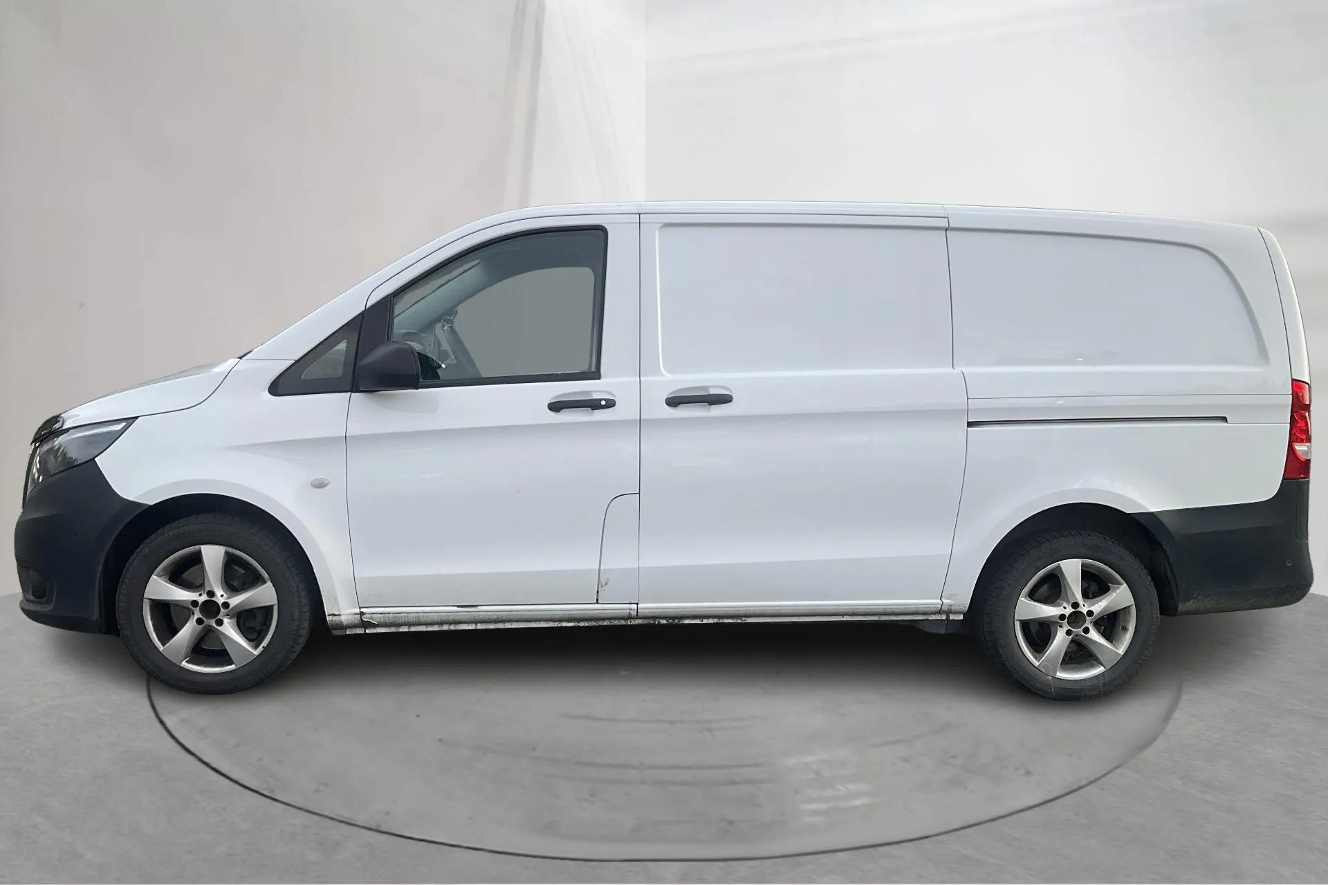 Presentation photo 2 of 21: Mercedes Vito 114 CDI 4MATIC W447 (136hk) - 138 480 km - Automatic - white - 2023