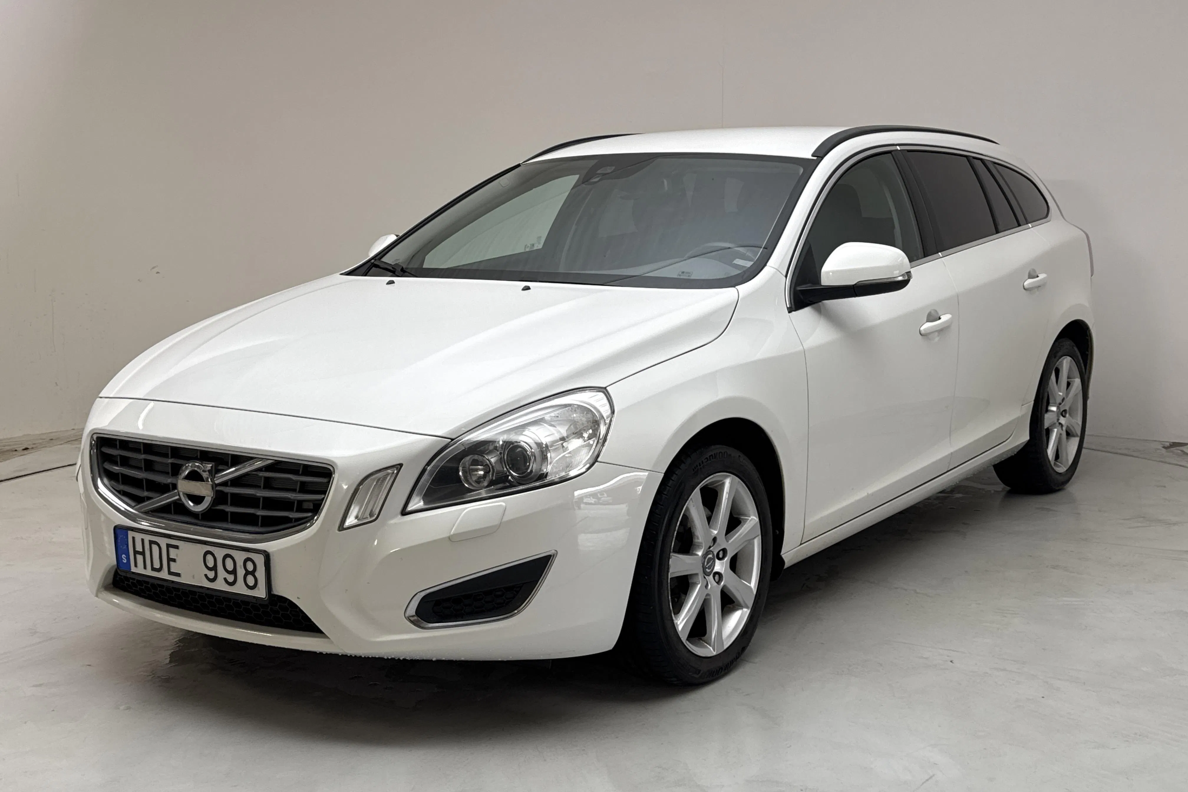 Presentationsfoto 1 av 12: Volvo V60 D2 (115hk) - 20 908 mil - Manuell - vit - 2013