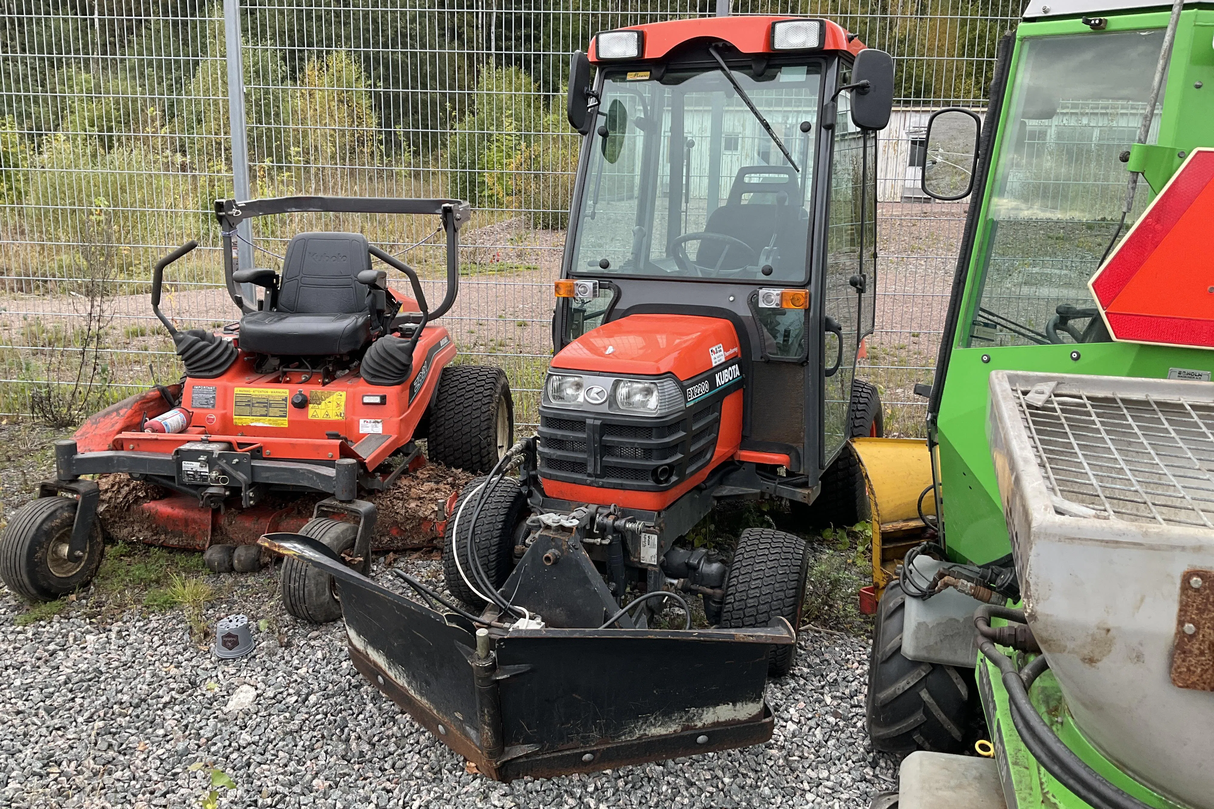 Presentation photo 1 of 37: KUBOTA BX 2200 4WD HYTT - 0 km - Automatic - light red - 2003