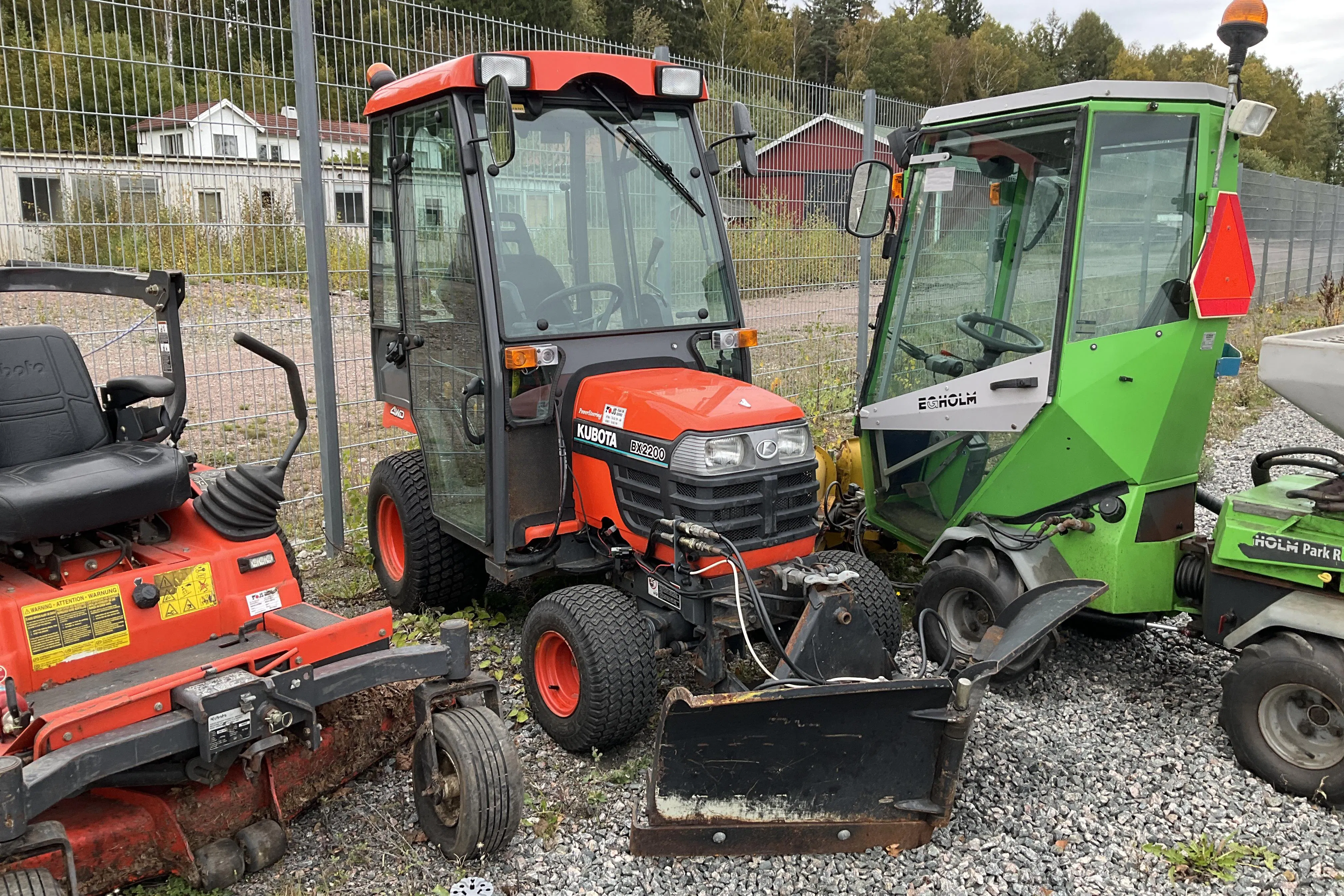 Presentation photo 2 of 37: KUBOTA BX 2200 4WD HYTT - 0 km - Automatic - light red - 2003
