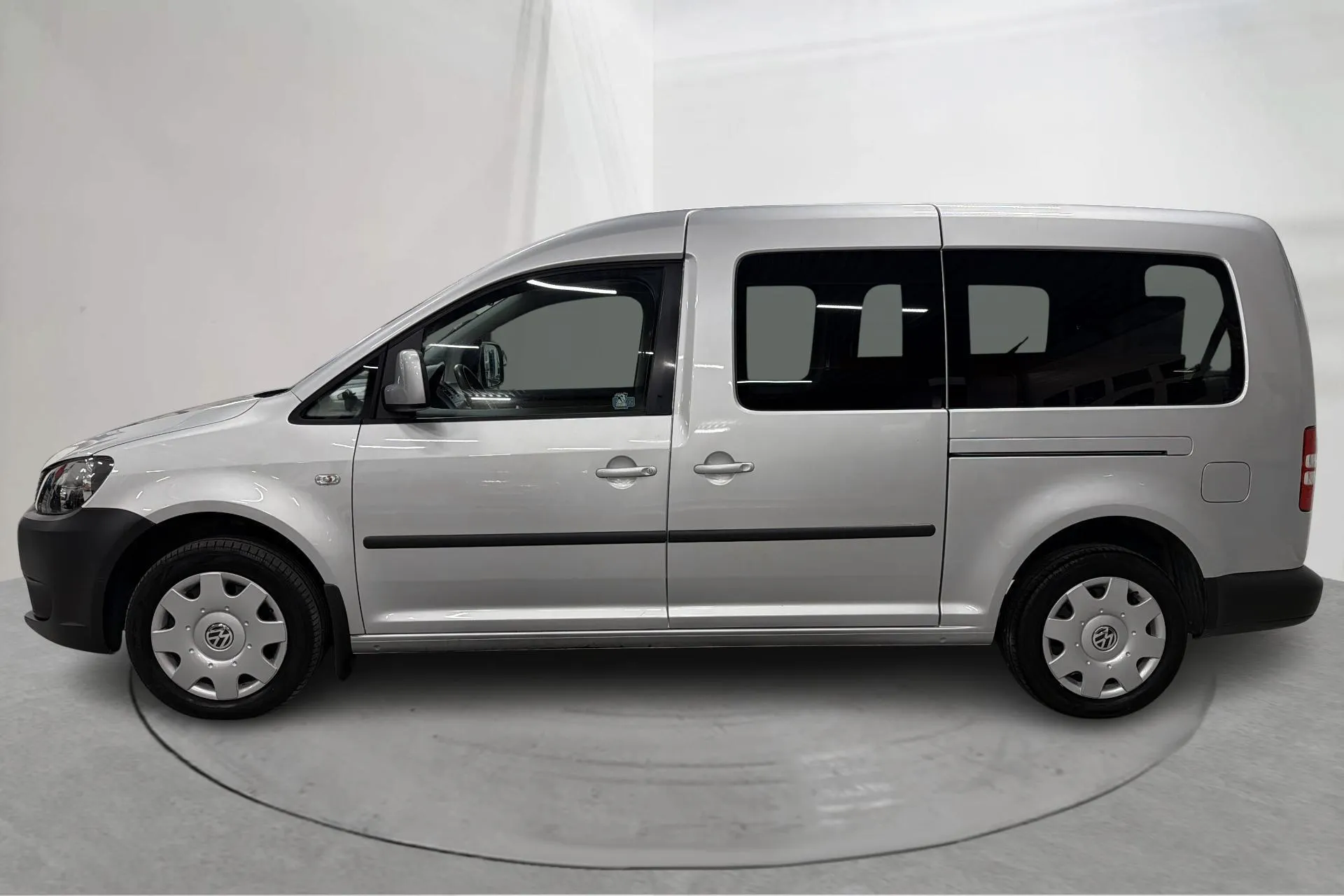 Presentationsfoto 2 av 13: VW Caddy Maxi Life 1.6 TDI (102hk) - 8 972 mil - Automat - silver - 2011