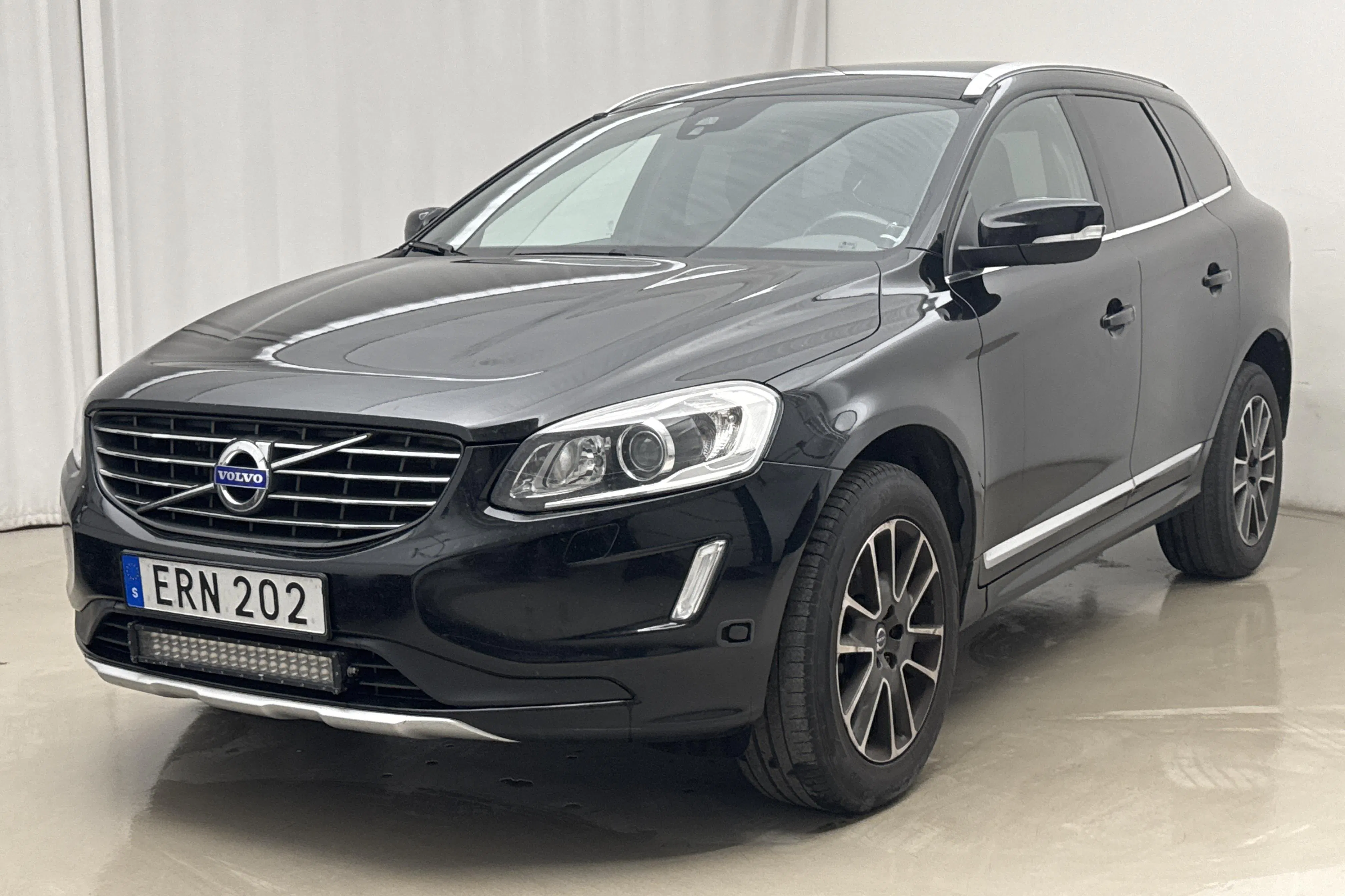 Presentation photo 1 of 18: Volvo XC60 D4 AWD (181hk) - 178 580 km - Automatic - black - 2015