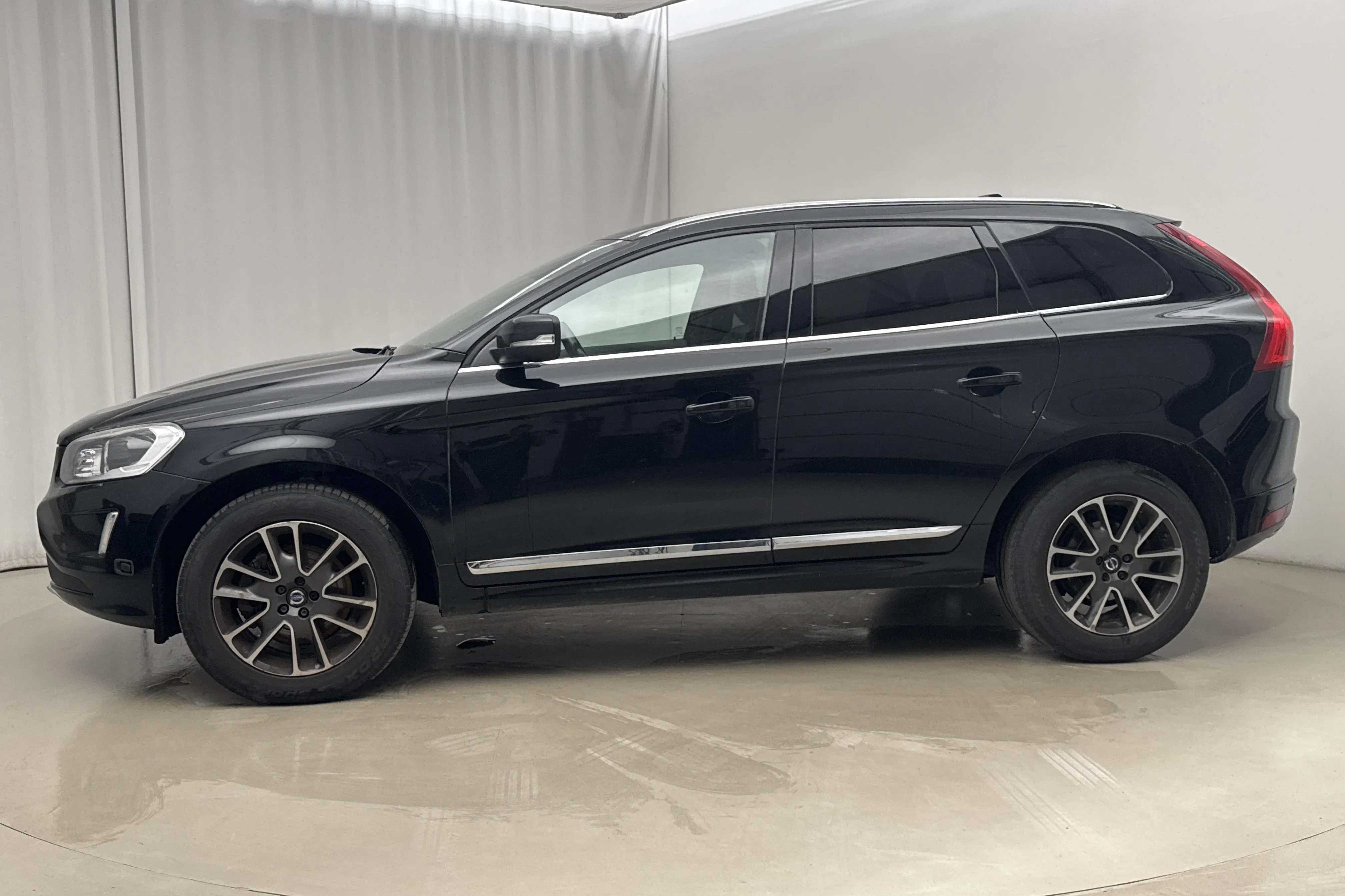 Presentation photo 2 of 18: Volvo XC60 D4 AWD (181hk) - 178 580 km - Automatic - black - 2015