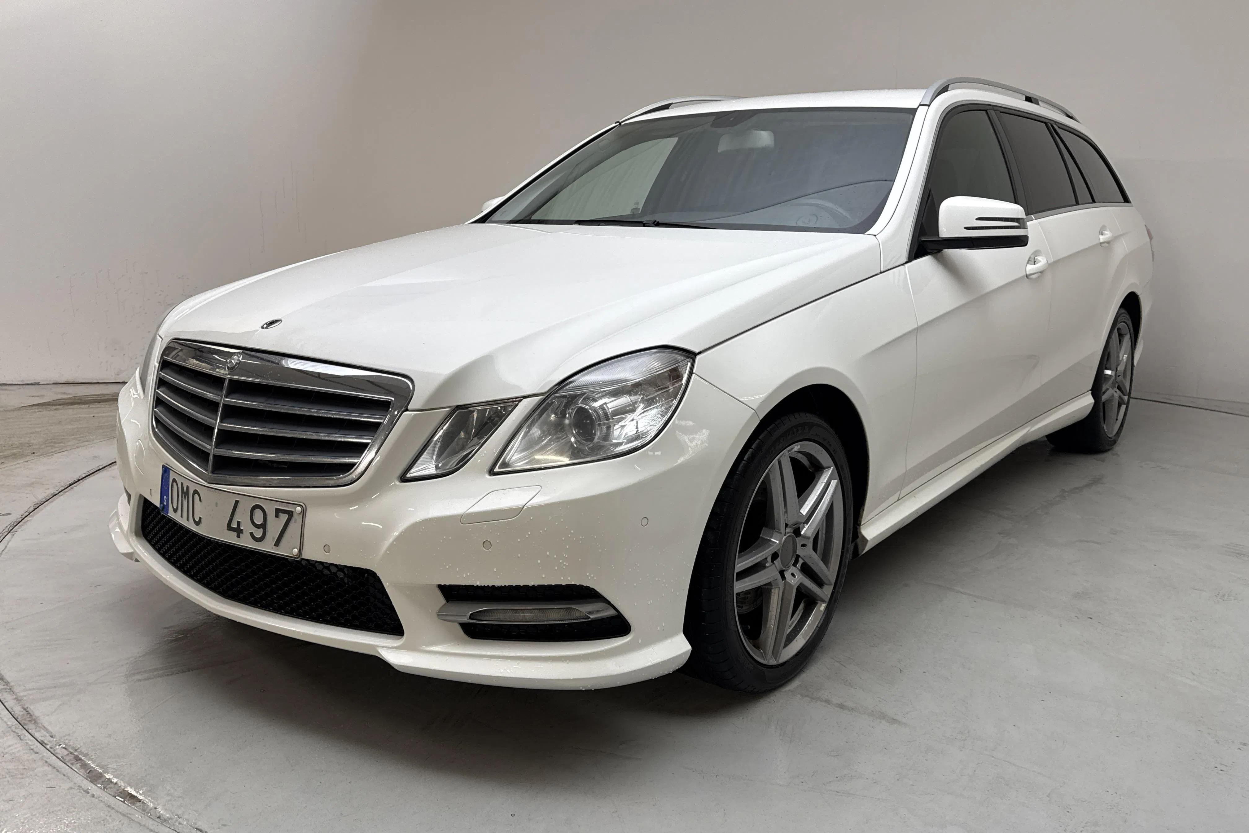Presentationsfoto 1 av 13: Mercedes E 200 CDI Kombi S212 (136hk) - 27 973 mil - Automat - vit - 2013