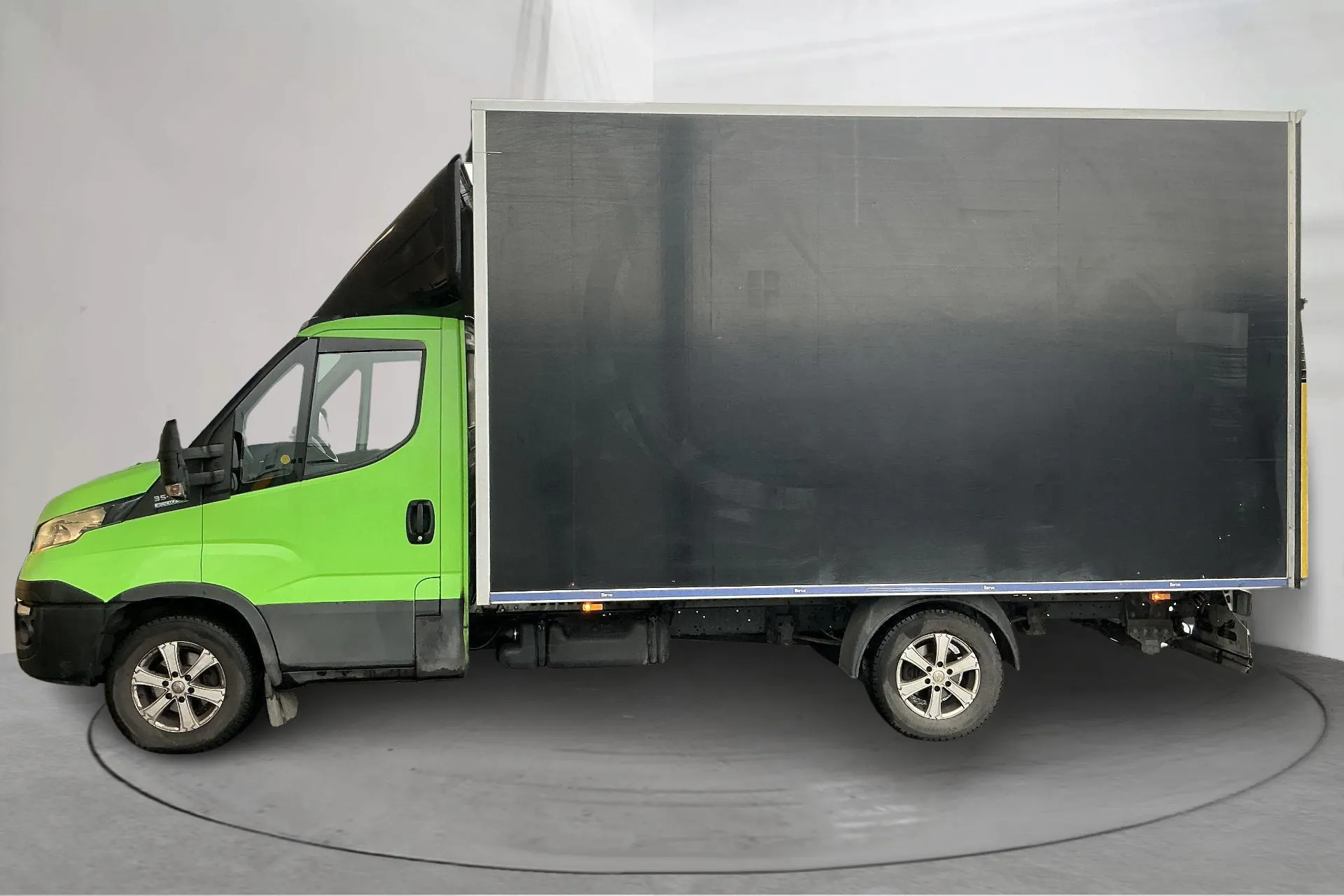 Presentationsfoto 2 av 15: Iveco Daily 35 2.3 Volymskåp (156hk) - 16 092 mil - Automat - 2018