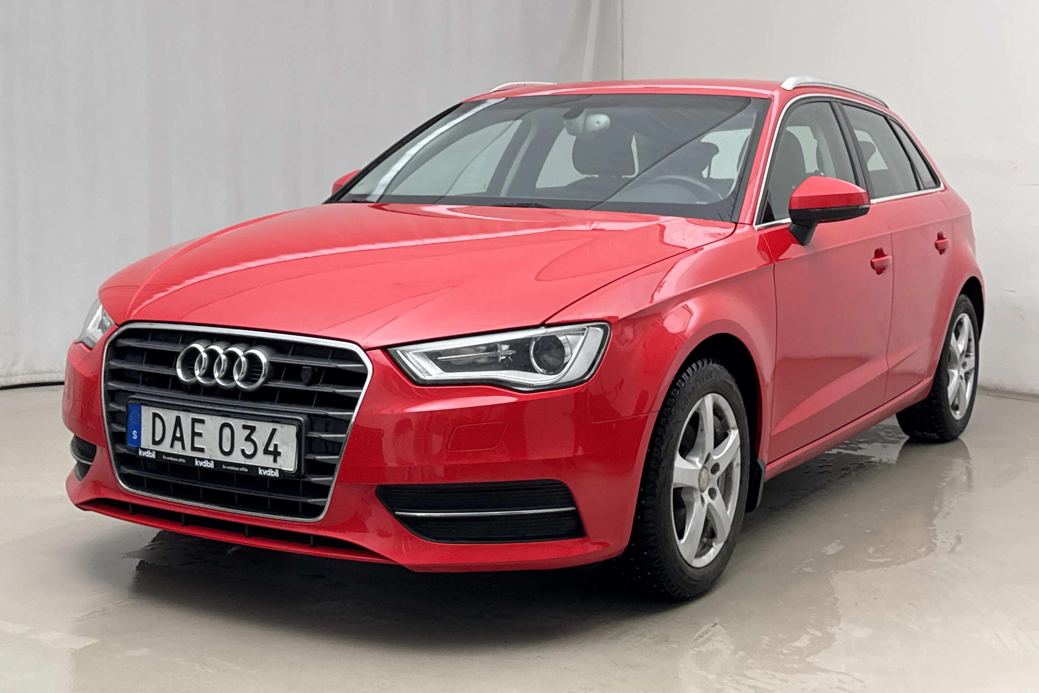 Presentationsfoto 1 av 15: Audi A3 1.4 TFSI Ultra Sportback (150hk) - 19 912 mil - Manuell - röd - 2015