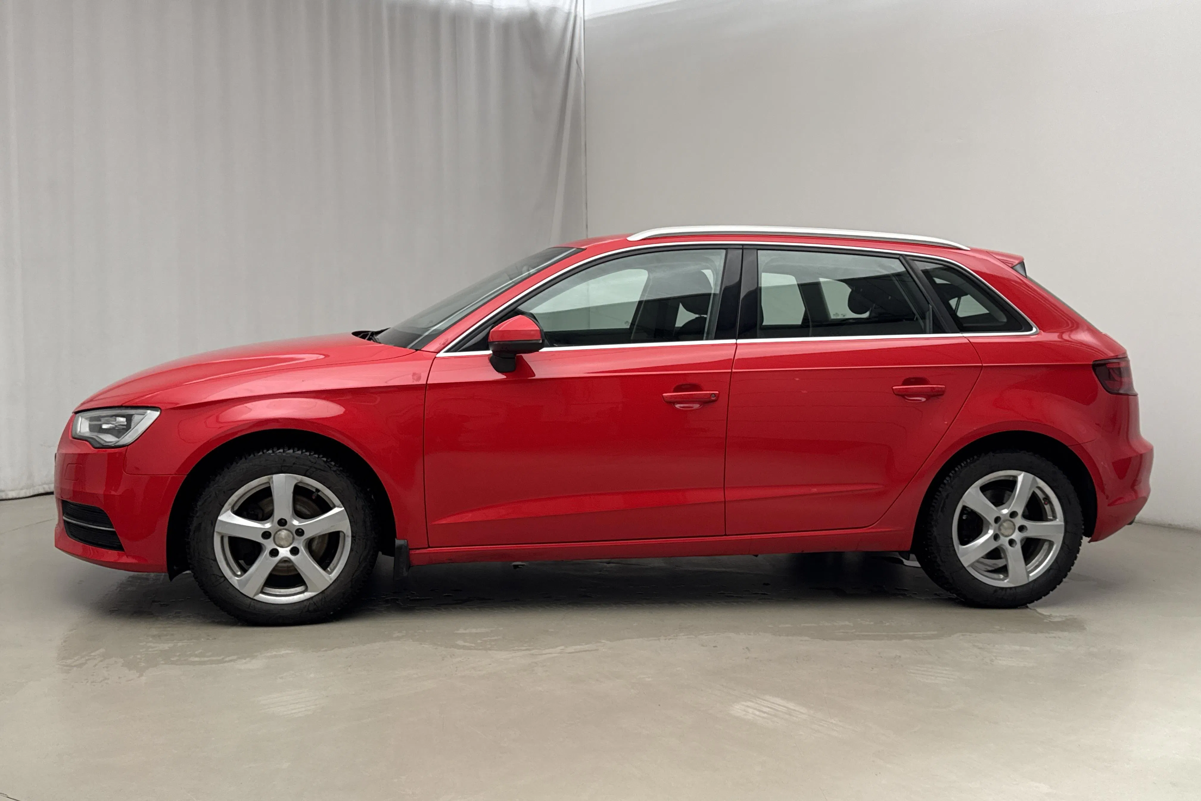 Presentationsfoto 2 av 15: Audi A3 1.4 TFSI Ultra Sportback (150hk) - 19 912 mil - Manuell - röd - 2015