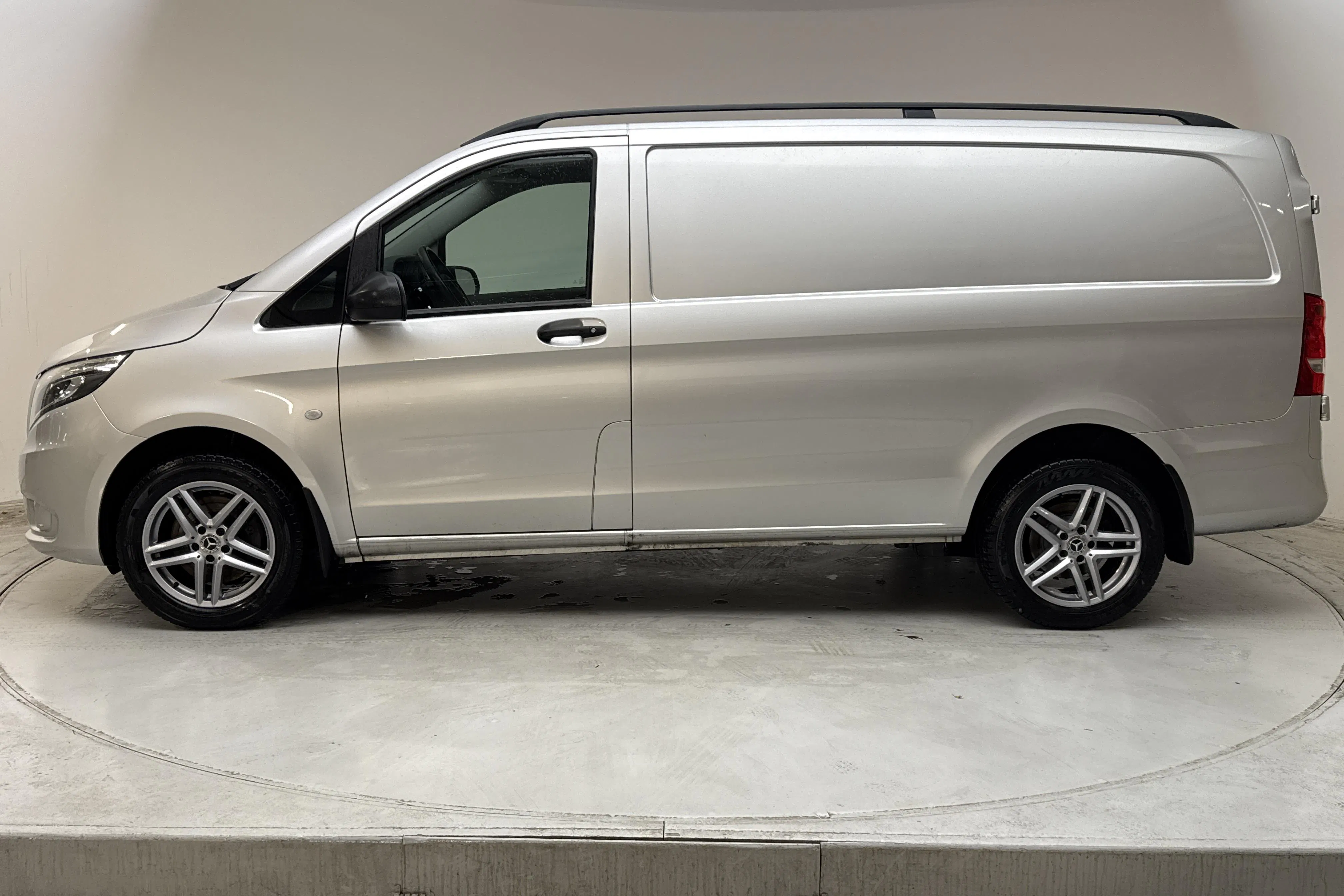 Presentation photo 2 of 13: Mercedes Vito 116 CDI 4MATIC W640 (163hk) - 177 130 km - Automatic - silver - 2022