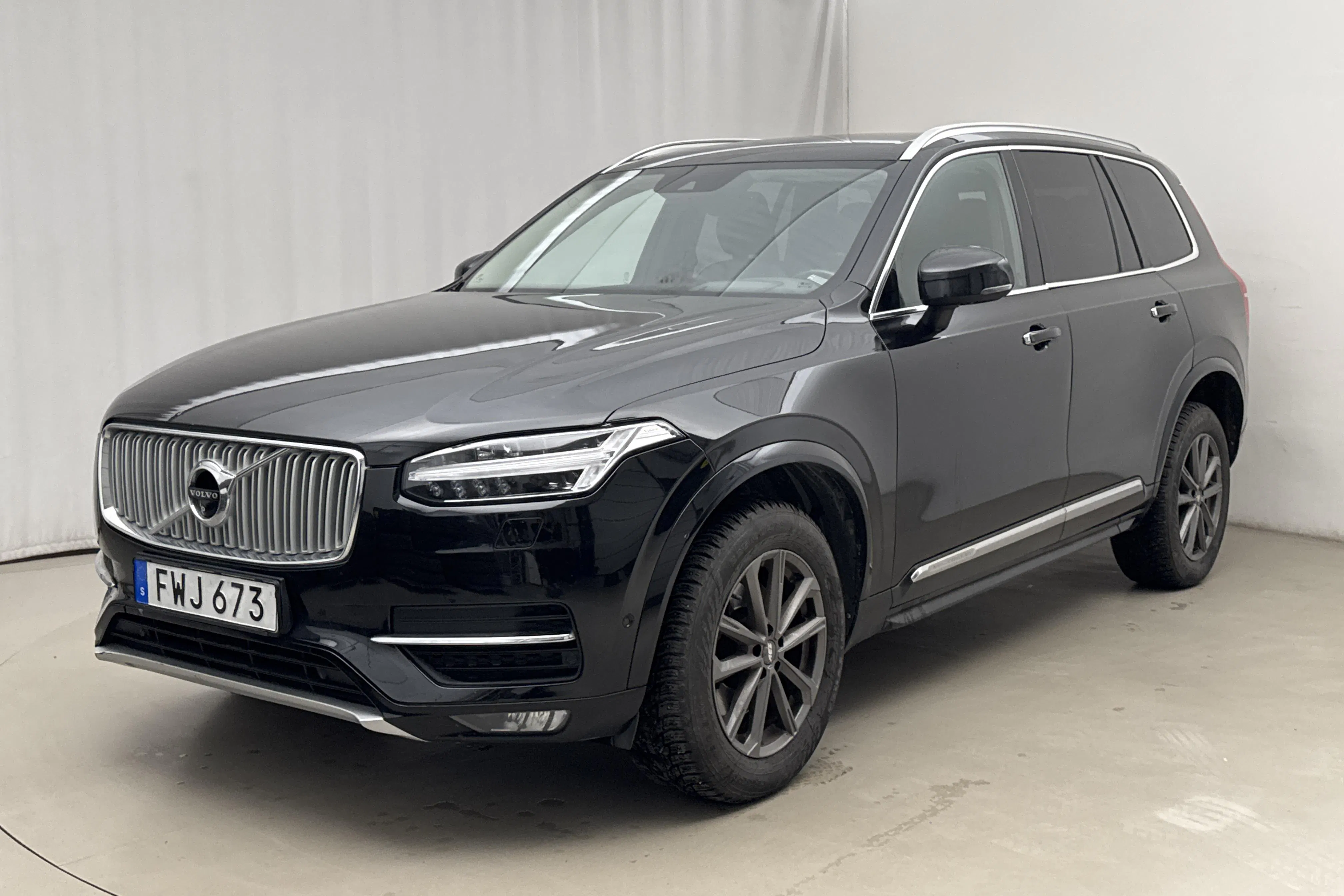 Presentationsfoto 1 av 23: Volvo XC90 D5 AWD (225hk) - 17 554 mil - Automat - svart - 2016