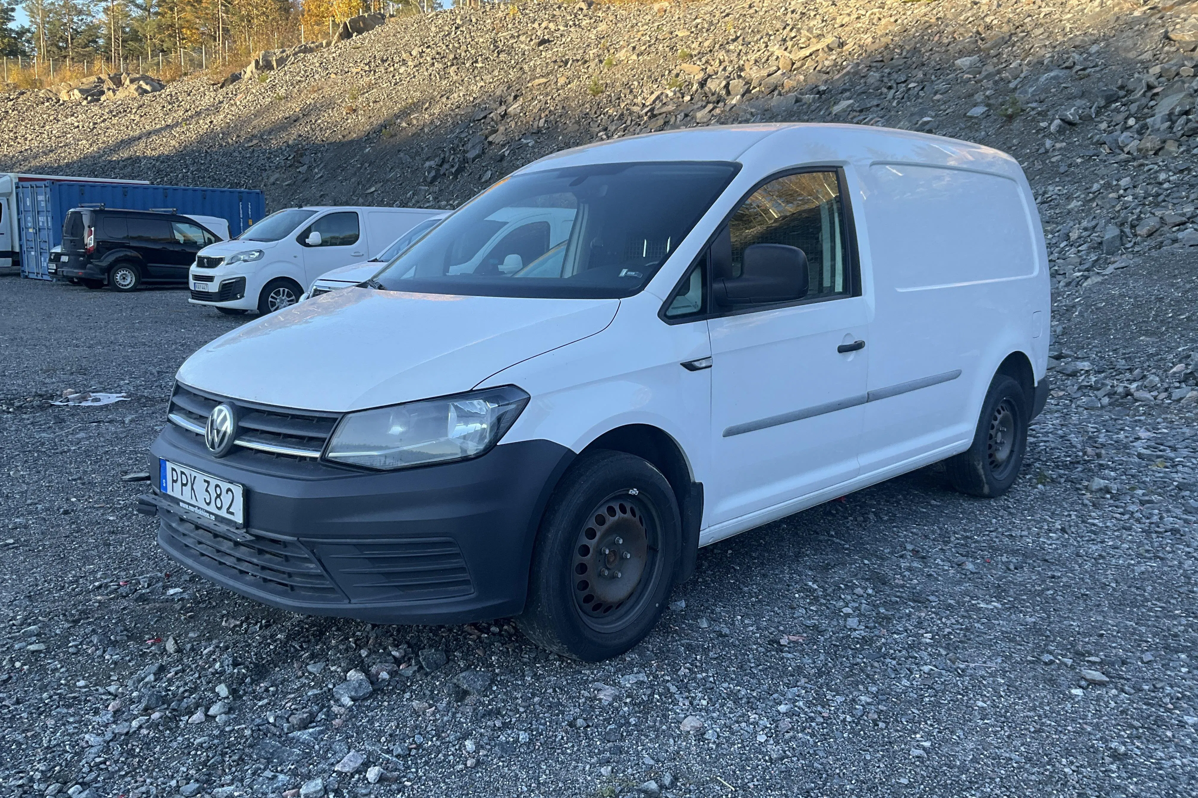 Presentationsfoto 1 av 16: VW Caddy 2.0 TDI Maxi Skåp (102hk) - 30 883 mil - Manuell - vit - 2017