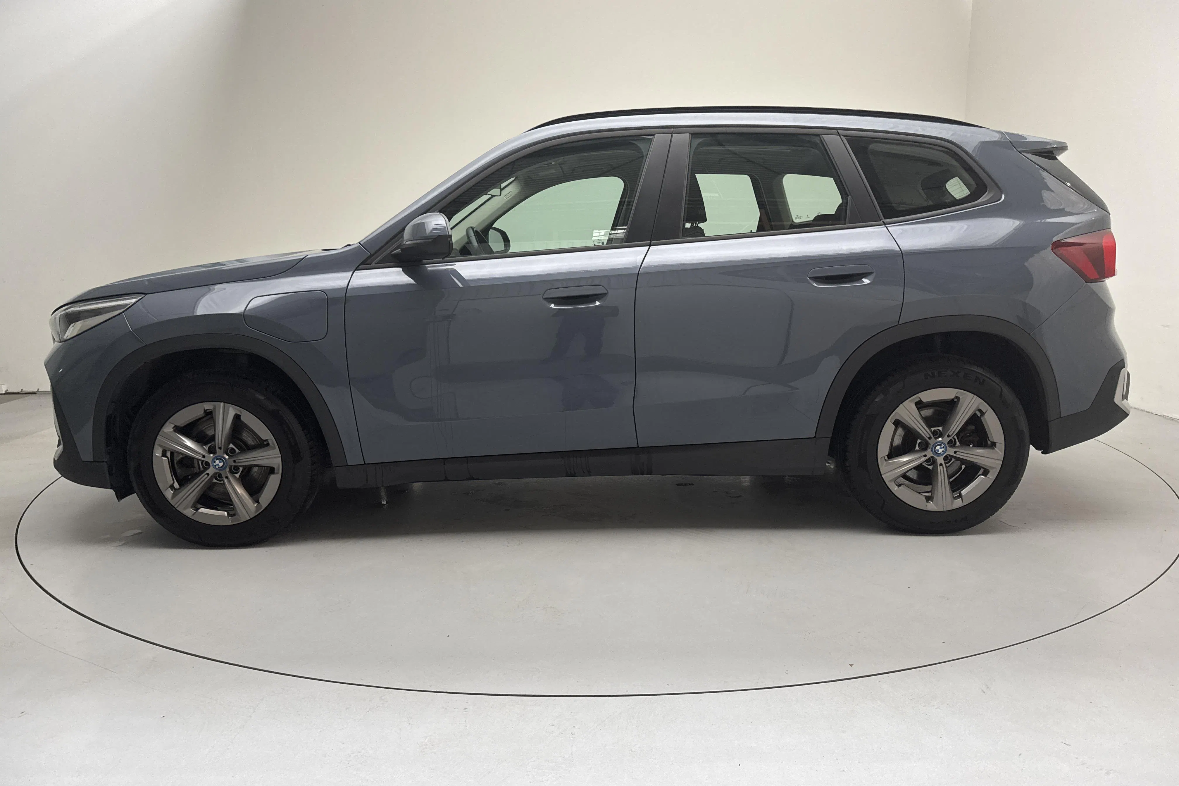 Presentationsfoto 2 av 17: BMW X1 xDrive25e, U11 (245hk) - 6 388 mil - Automat - grå - 2023