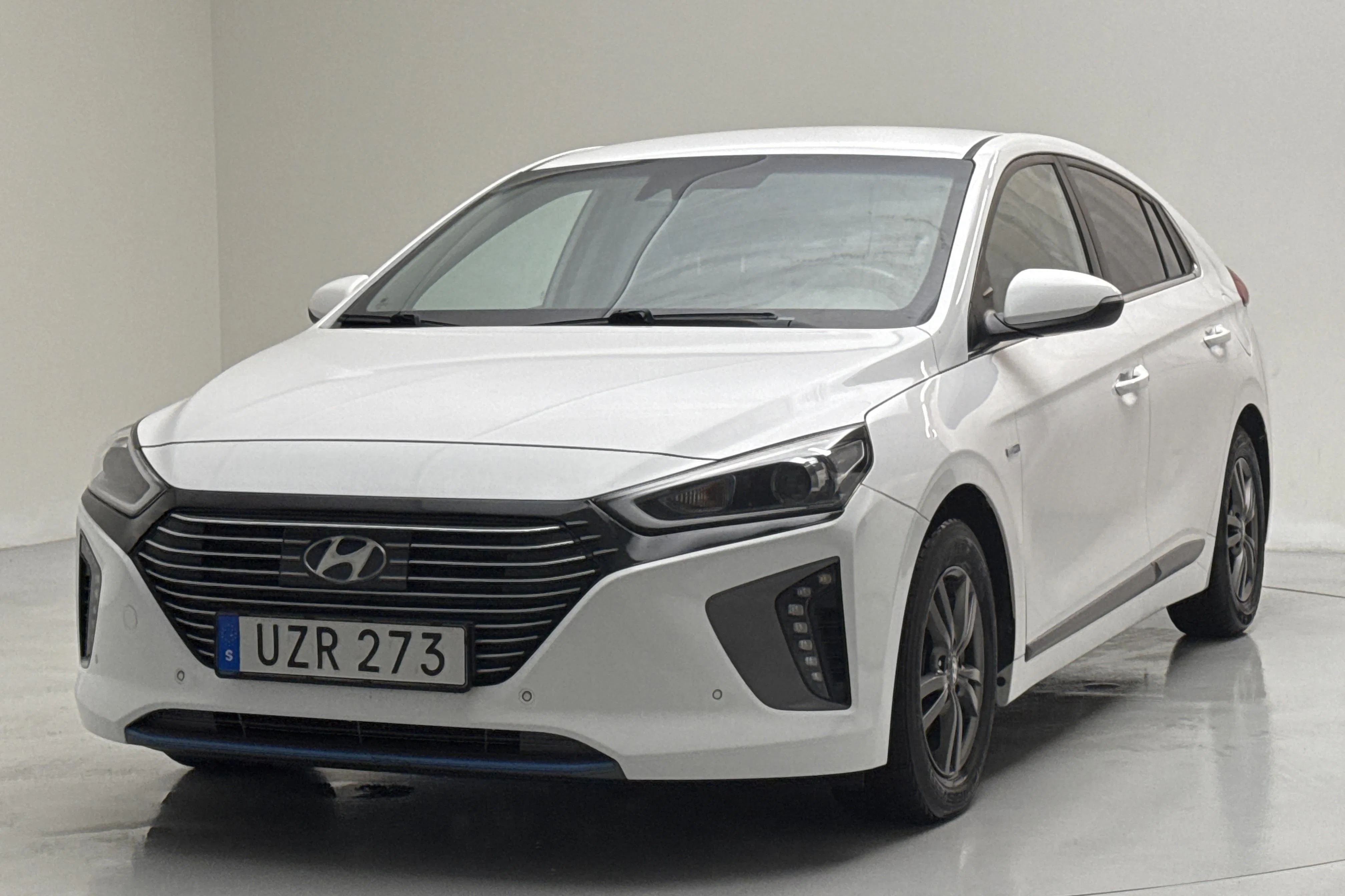 Presentationsfoto 1 av 15: Hyundai IONIQ Hybrid (141hk) - 22 824 mil - Automat - vit - 2017