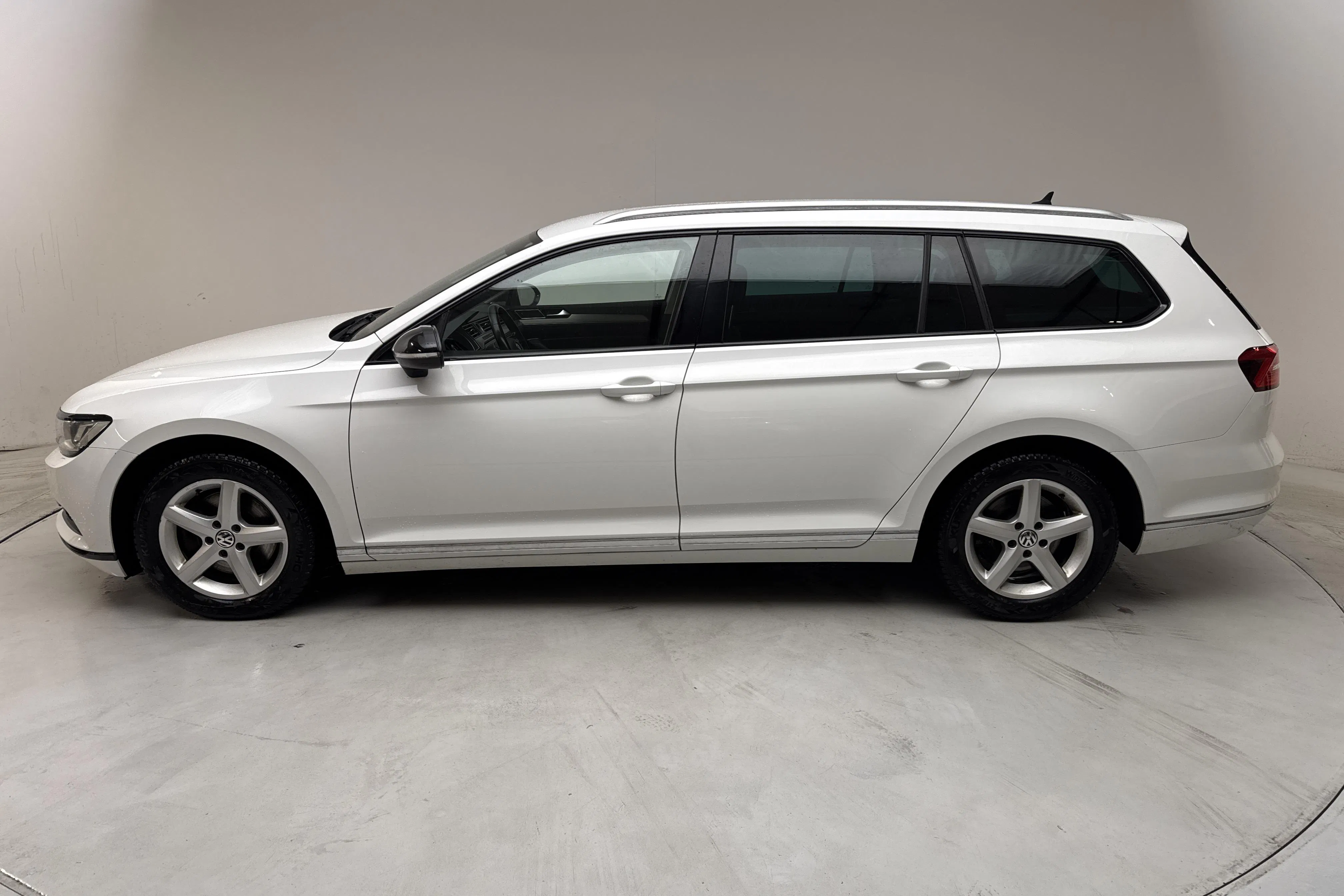 Presentation photo 2 of 12: VW Passat 2.0 TDI Sportscombi (190hk) - 210 240 km - Automatic - white - 2016