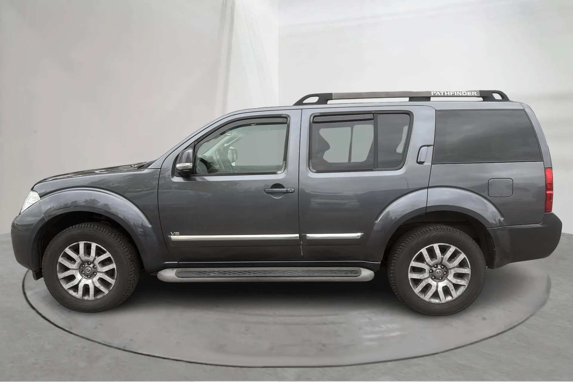 Presentationsfoto 2 av 20: Nissan Pathfinder 3.0 V6 dCi (231hk) - 24 929 mil - Automat - Mörkgrå - 2011