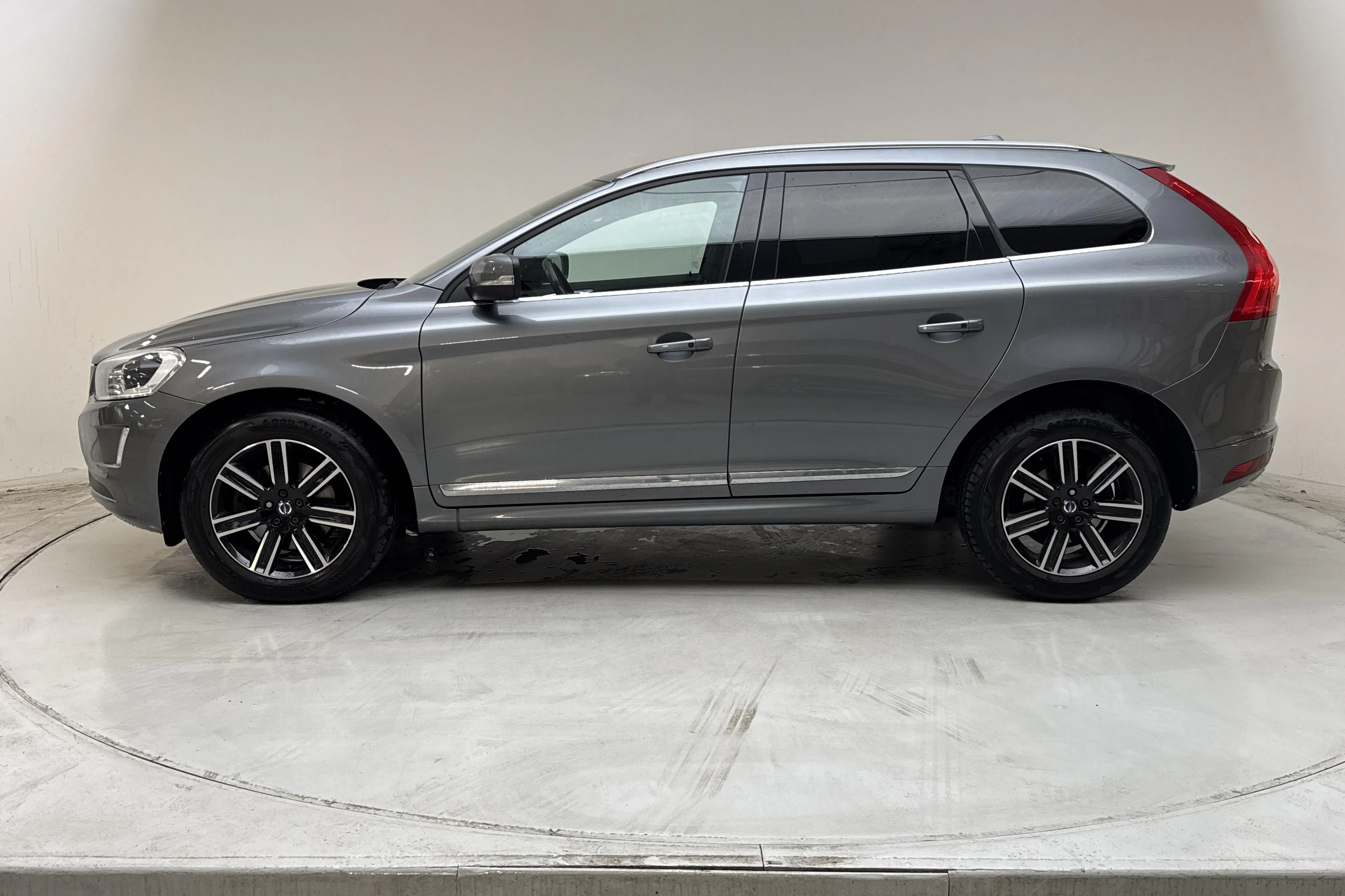 Presentation photo 2 of 14: Volvo XC60 D4 AWD (190hk) - 126 380 km - Automatic - gray - 2017