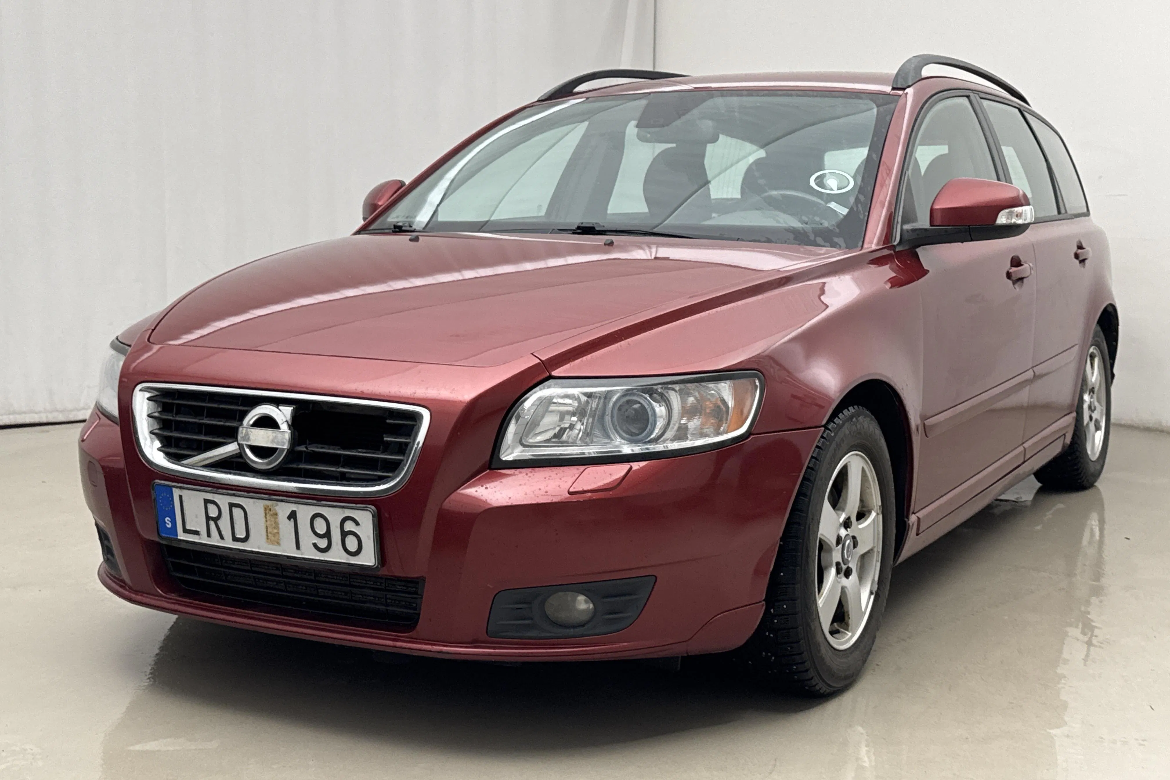 Presentationsfoto 1 av 16: Volvo V50 D2 (115hk) - 26 536 mil - Manuell - röd - 2011