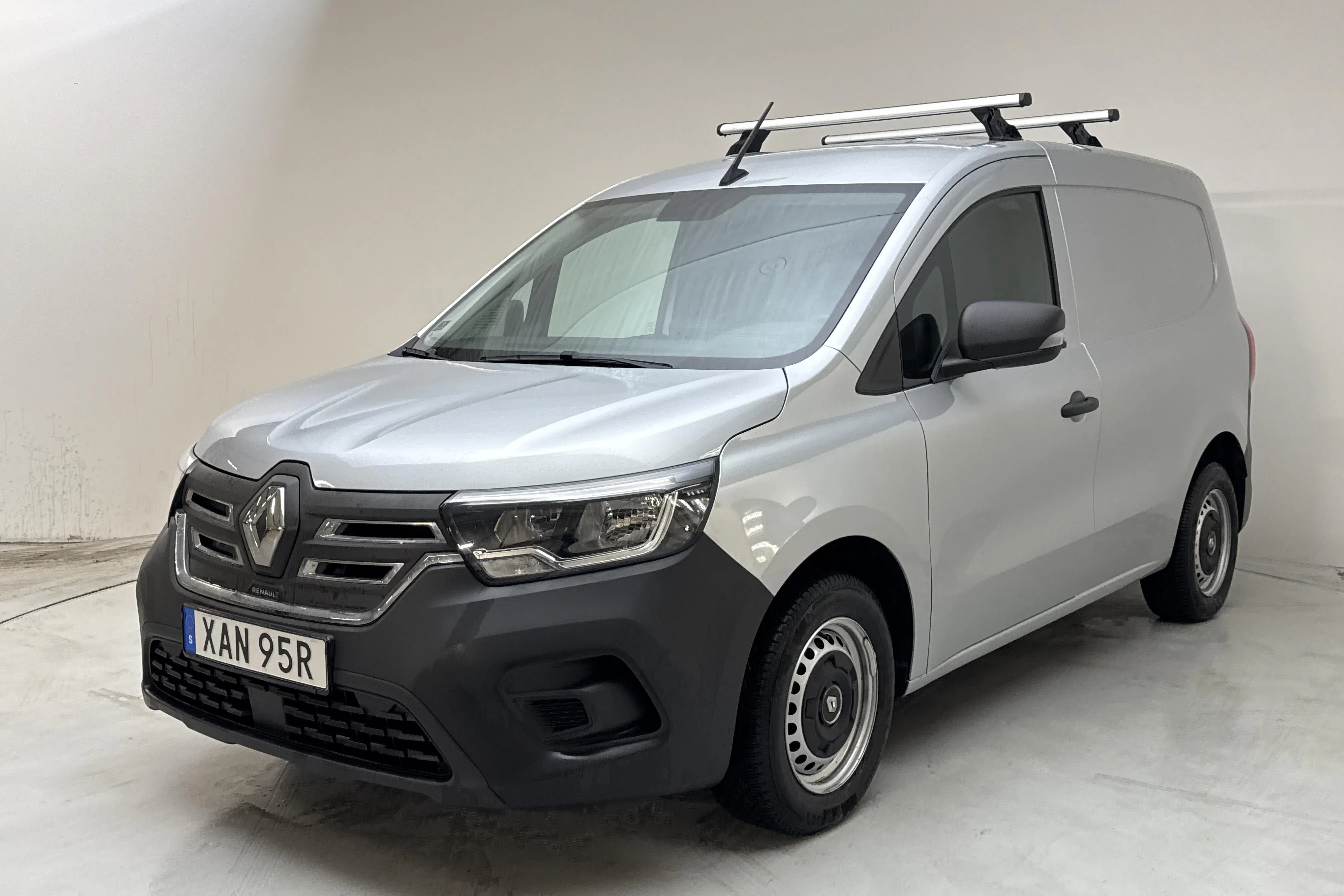 Presentationsfoto 1 av 12: Renault Kangoo E-Tech 45kWh Skåp (120hk) - 4 126 mil - Automat - grå - 2023