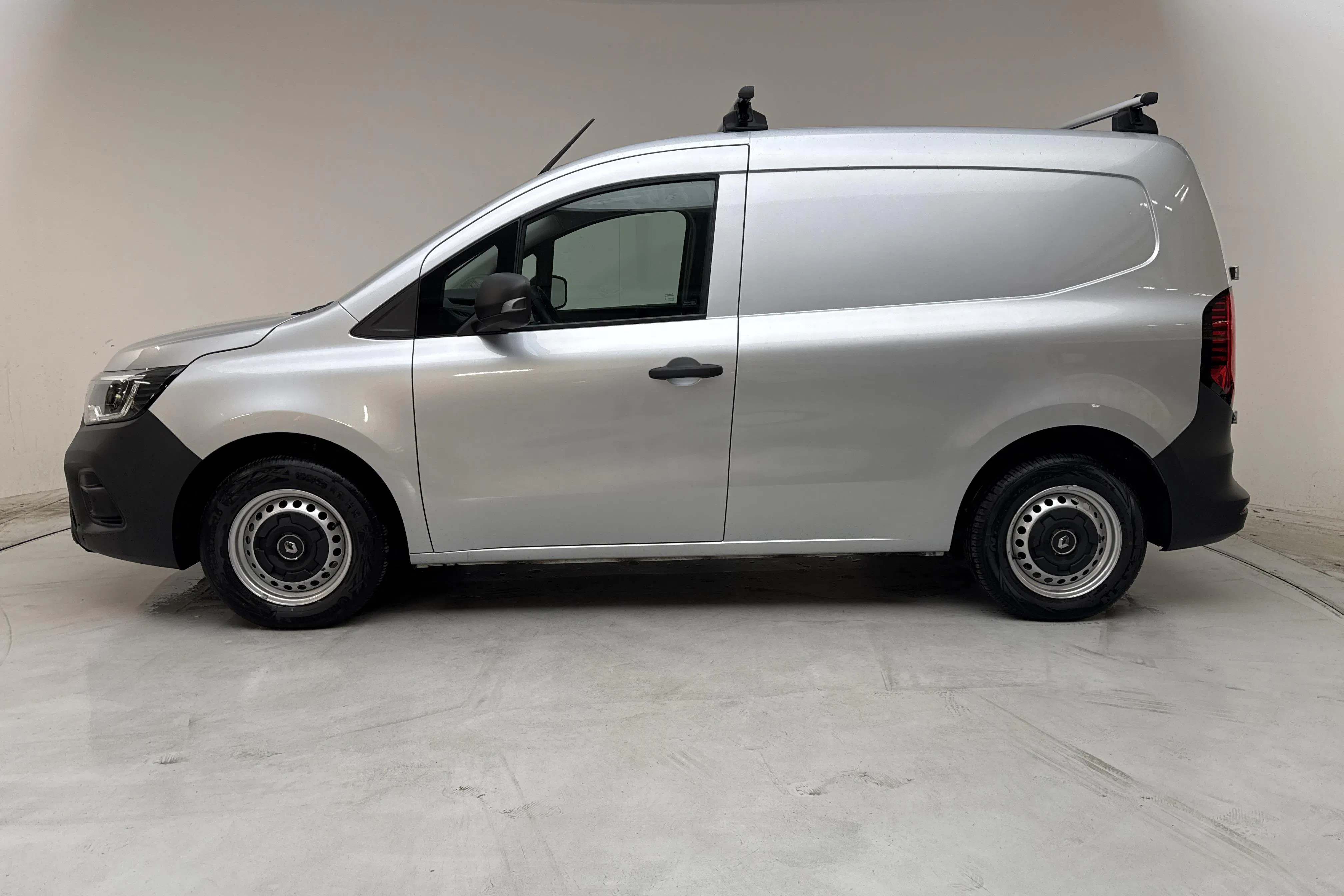 Presentationsfoto 2 av 15: Renault Kangoo E-Tech 45kWh Skåp (120hk) - 3 328 mil - Automat - grå - 2023
