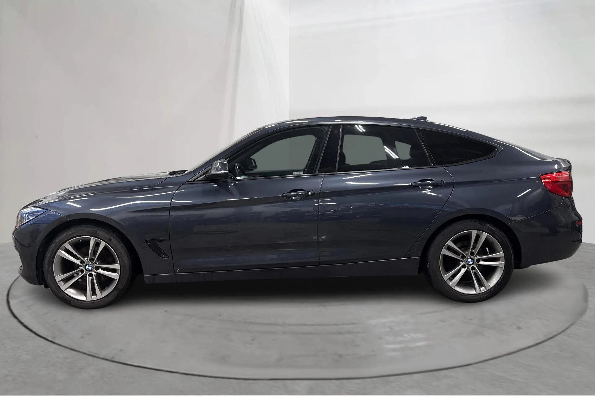 Presentationsfoto 2 av 16: BMW 320d GT xDrive, F34 (190hk) - 15 116 mil - Automat - grå - 2018