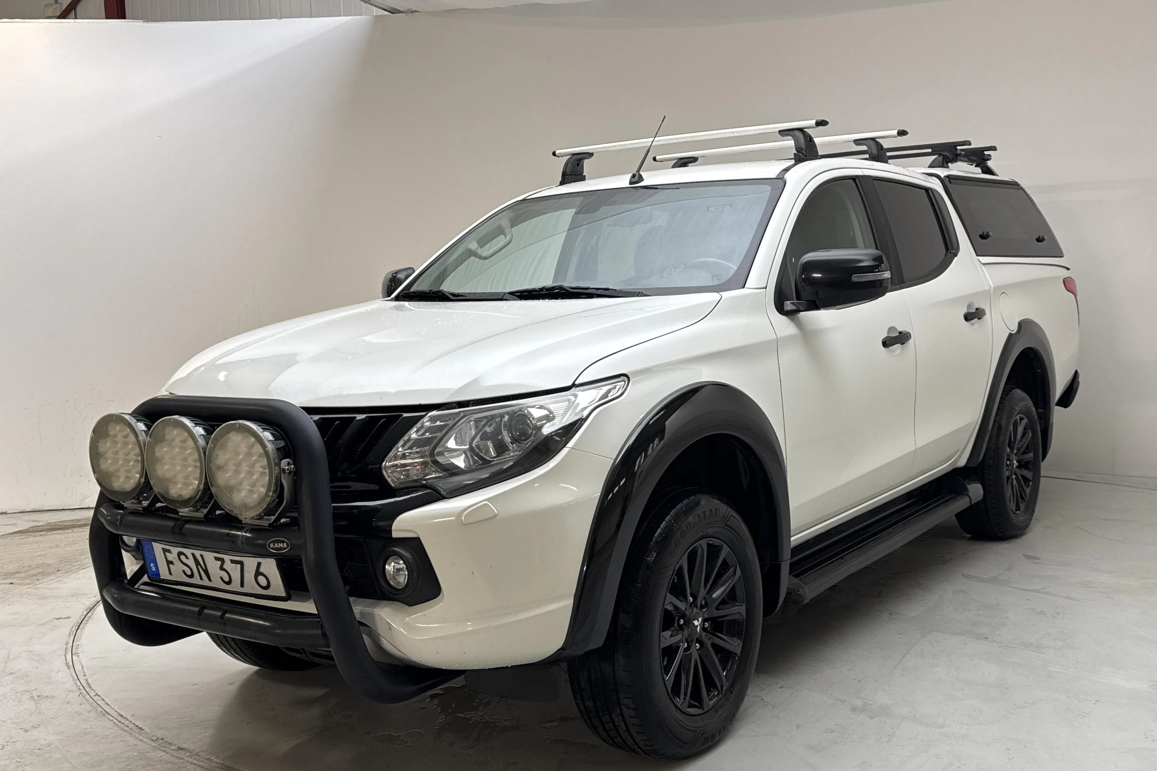 Presentationsfoto 1 av 13: Mitsubishi L200 2.4 DI-D (181hk) - 19 262 mil - Automat - vit - 2018