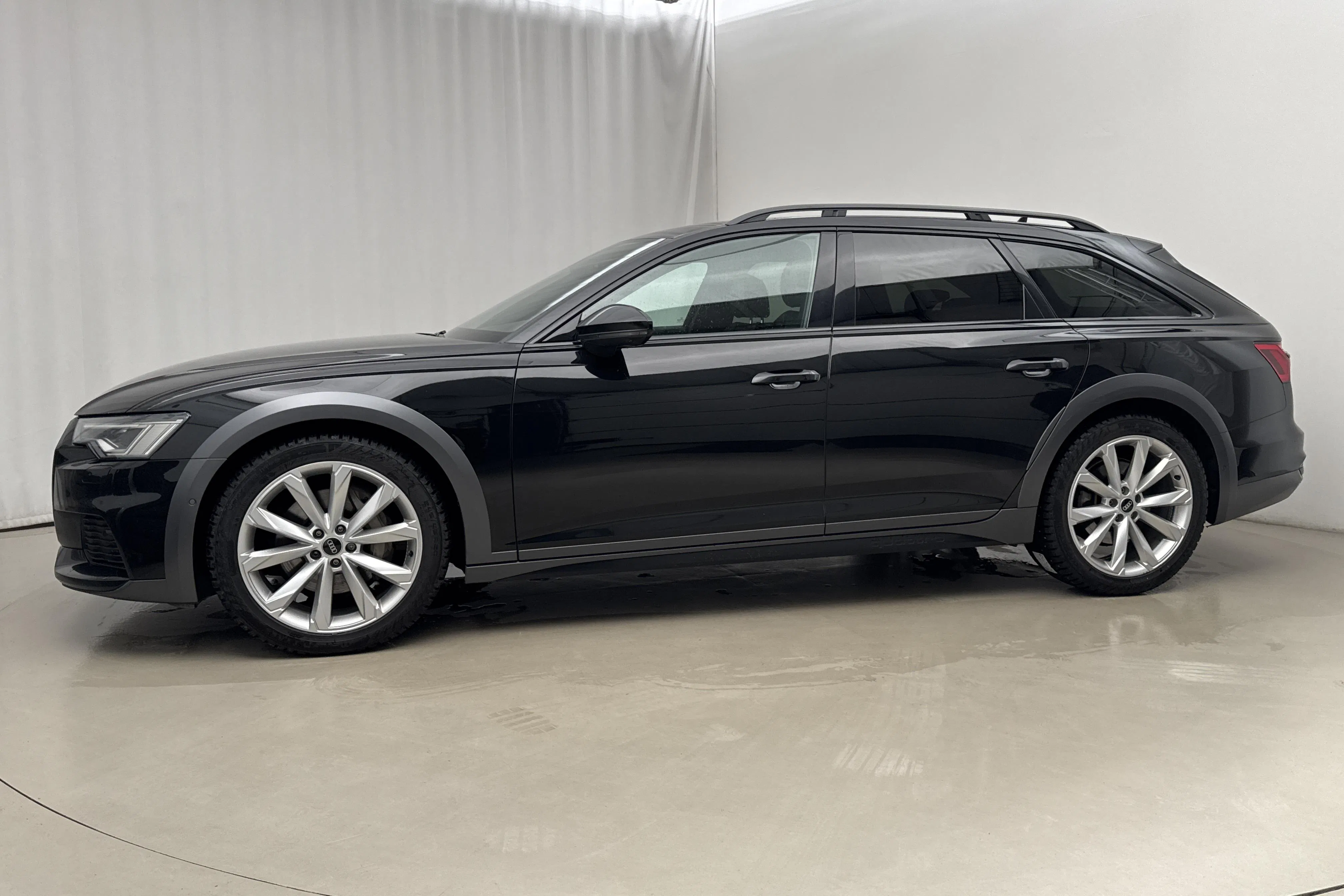 Presentationsfoto 2 av 19: Audi A6 Allroad 45 TDI quattro (231hk) - 21 587 mil - Automat - svart - 2021