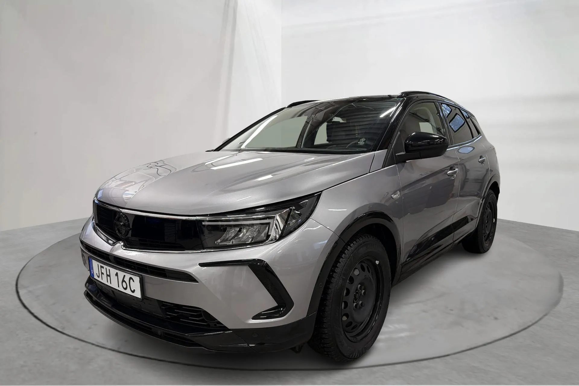 Presentationsfoto 1 av 15: Opel Grandland X 1.2 ECOTEC (130hk) - 5 390 mil - Automat - grå - 2024
