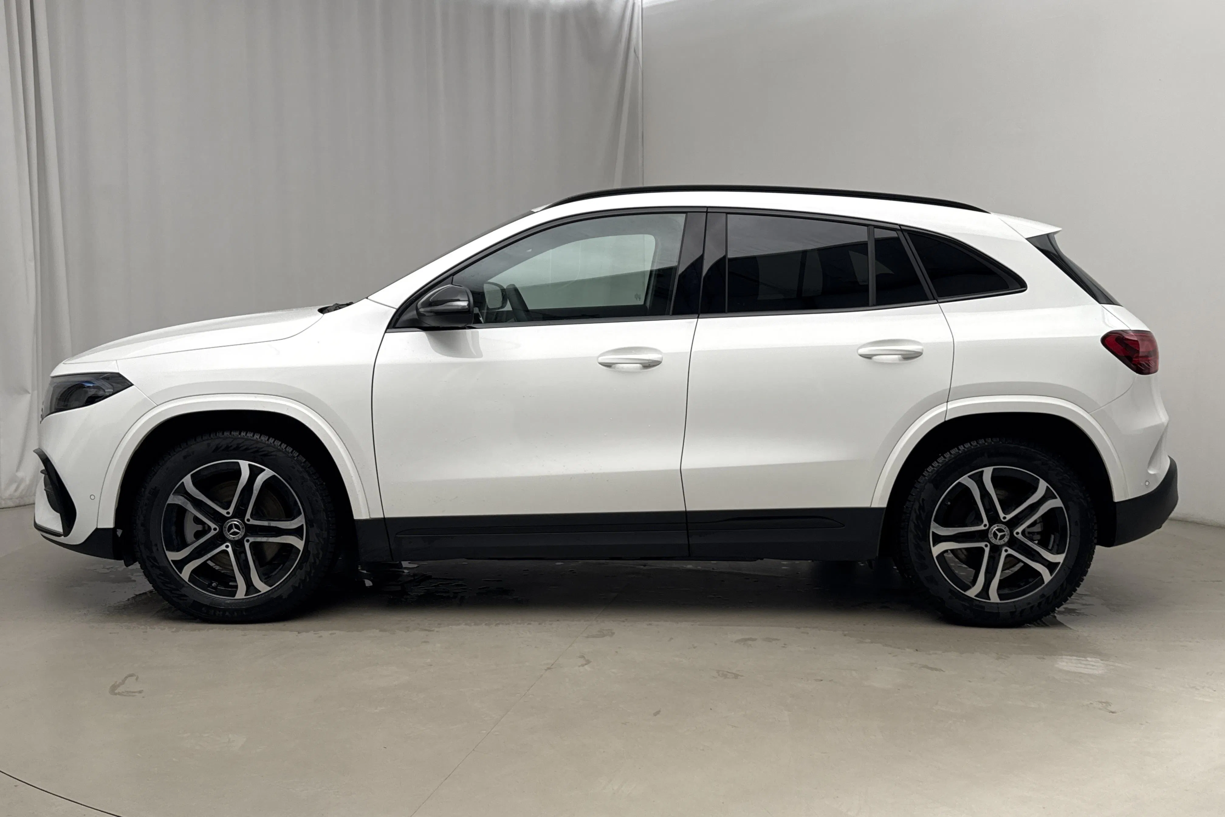 Presentation photo 2 of 19: Mercedes EQA 250+ H243 (190hk) - 11 020 km - Automatic - white - 2026