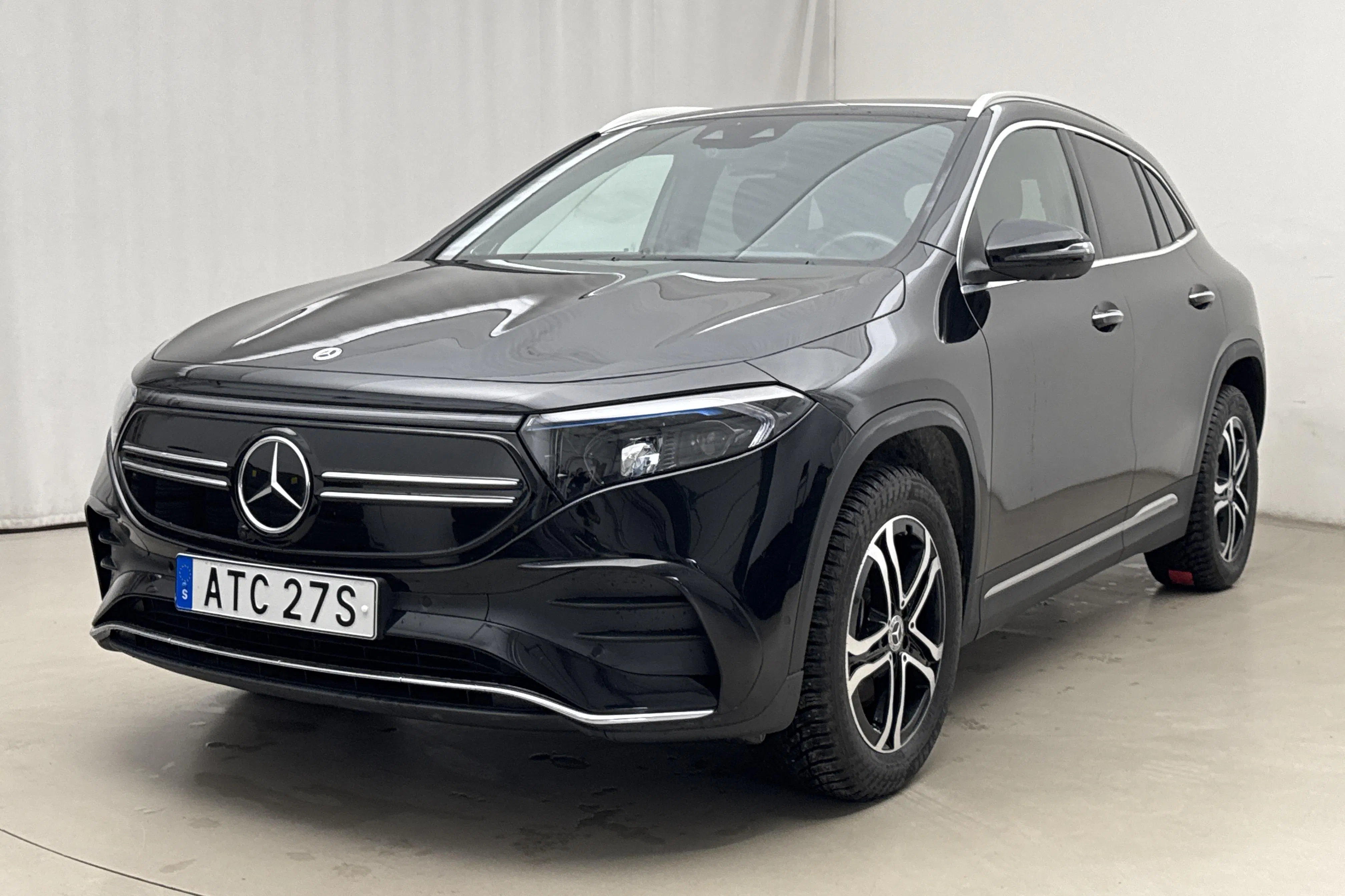 Presentationsfoto 1 av 21: Mercedes EQA 300 4Matic H243 (228hk) - 3 430 mil - Automat - svart - 2024