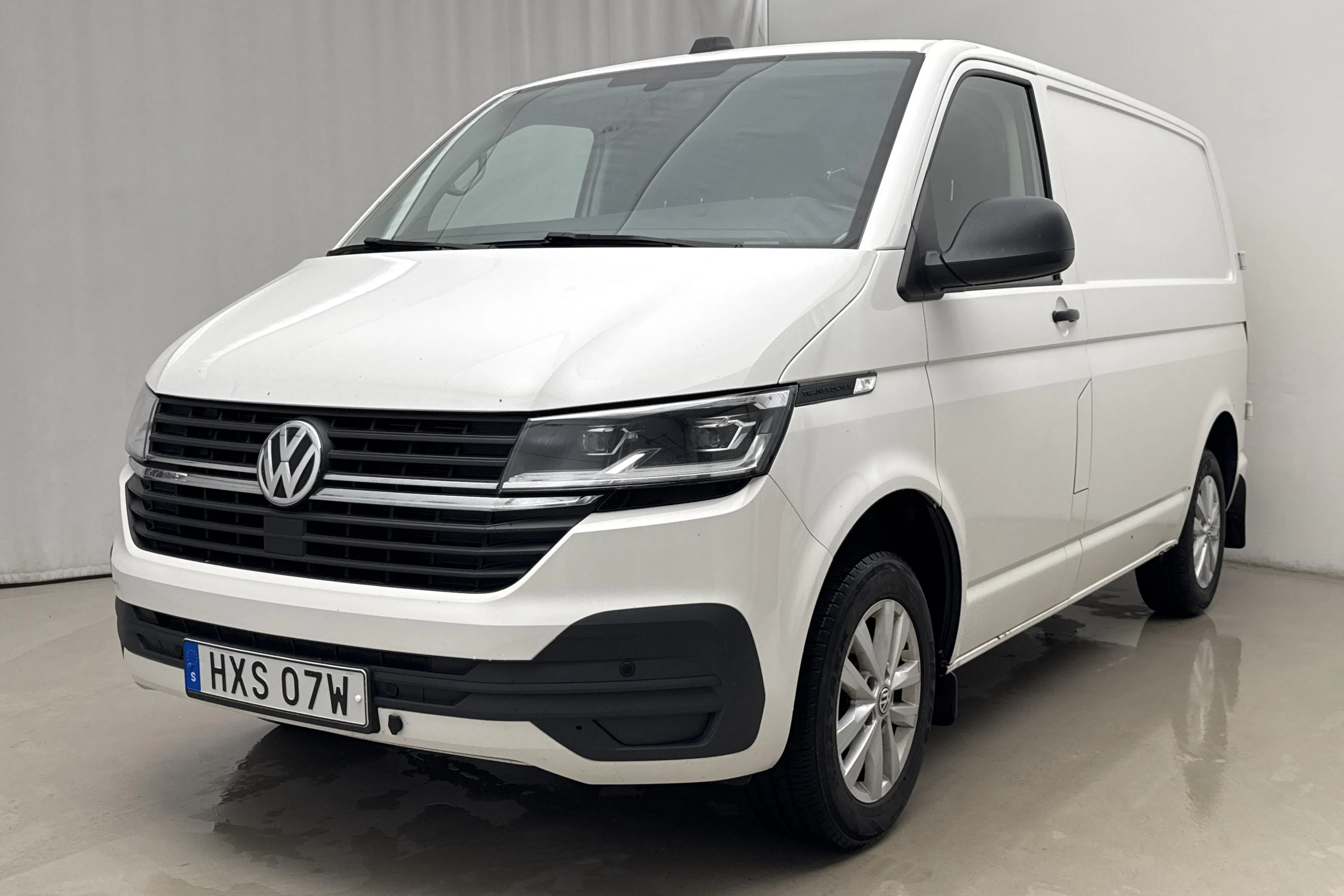 Presentationsfoto 1 av 17: VW Transporter T6.1 Skåp TDI (110hk) - 23 227 mil - Manuell - vit - 2020