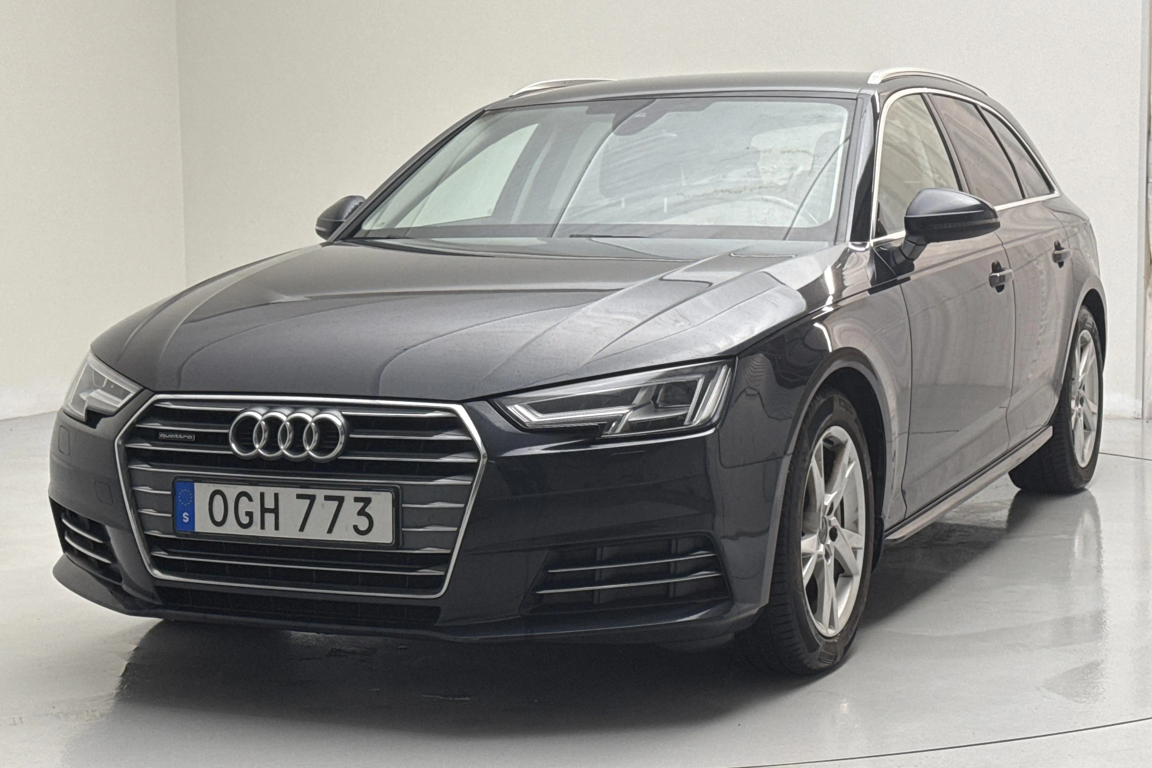 Presentationsfoto 1 av 12: Audi A4 2.0 TDI Avant quattro (190hk) - 19 696 mil - Automat - blå - 2017